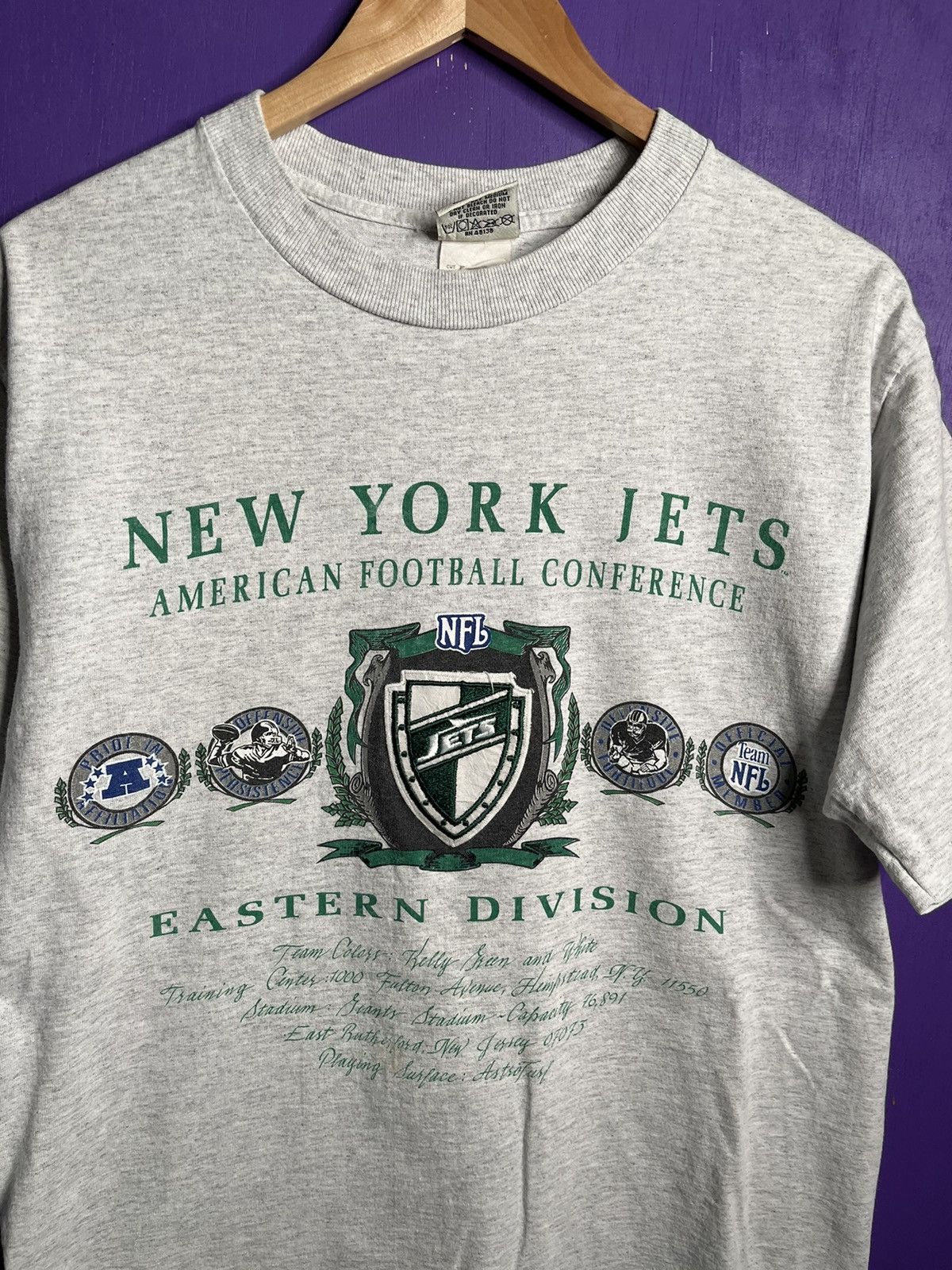 NFL × Nutmeg × Vintage Vintage 90s Nutmeg New York jets patch logo t-shirt Size US L / EU 52-54 / 3 - 3 Thumbnail