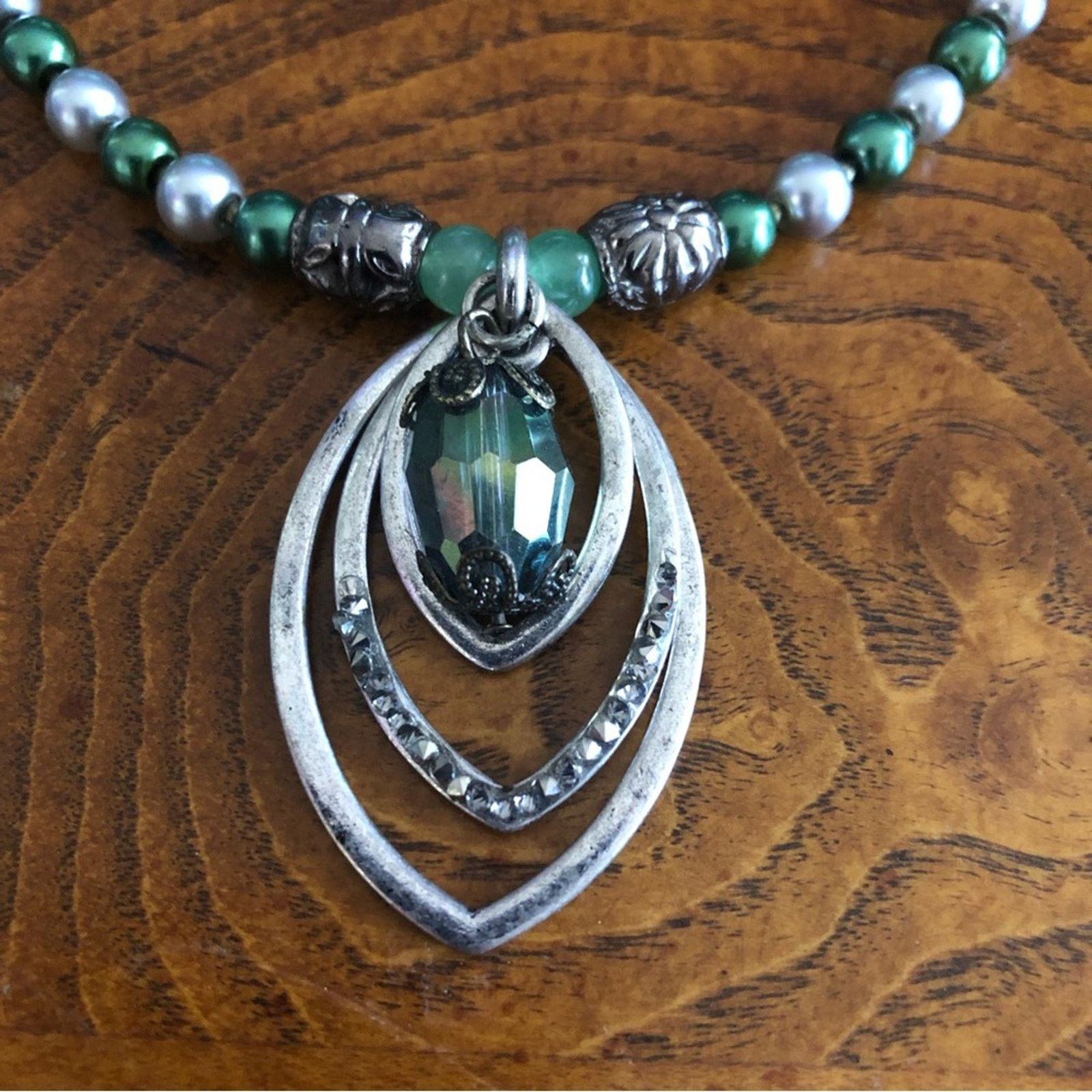 Handmade Handcrafted repurpose emerald & silver Pearl necklace Size ONE SIZE - 10 Thumbnail