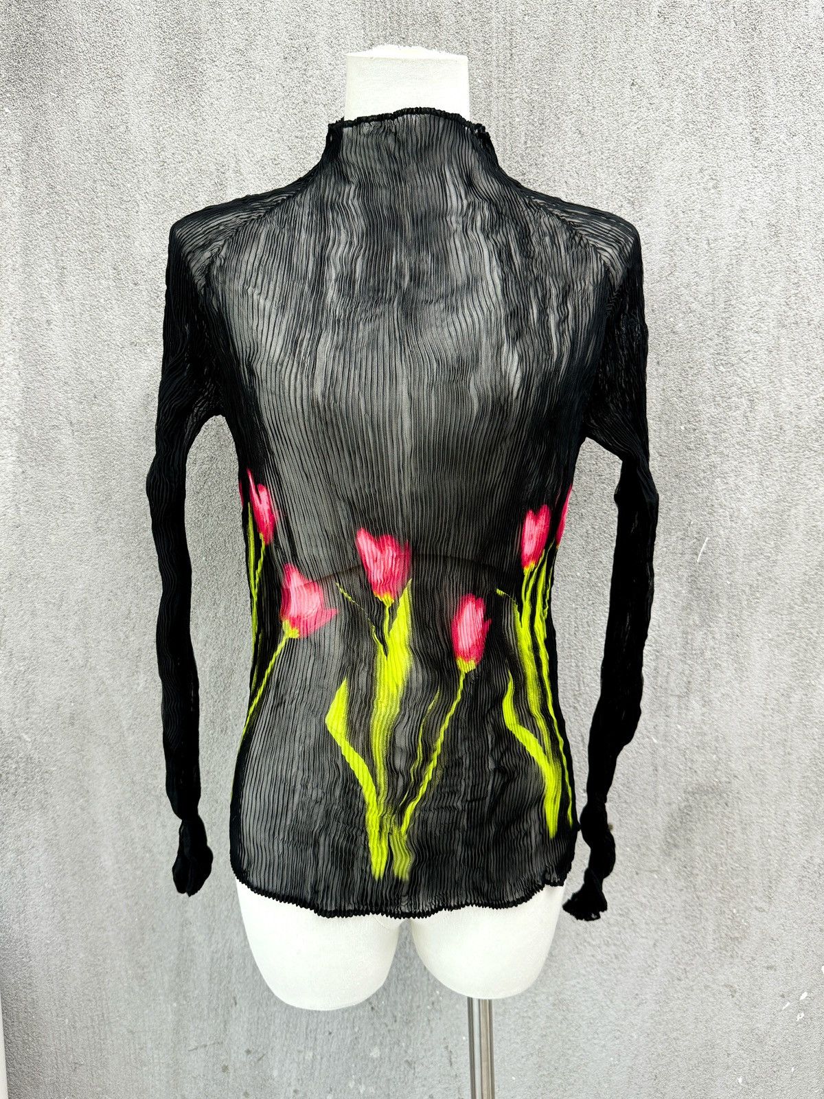 Black Tulip Willow Pattern Top