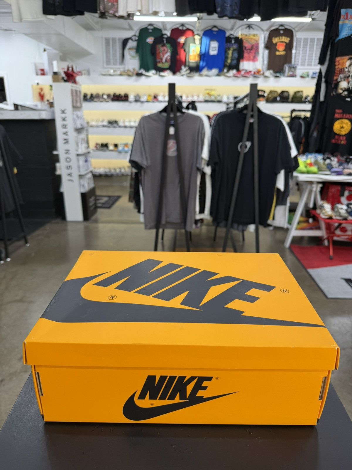 Jordan Brand Air Jordan 1 Taxi Size 9 (2022) Size US 9 / EU 42 - 14 Thumbnail