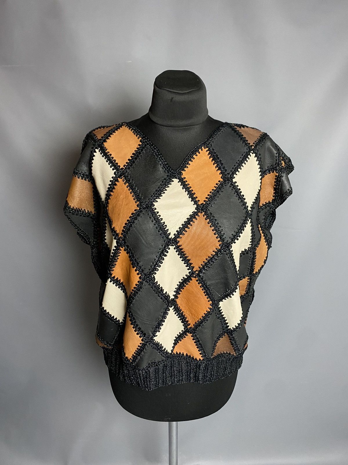 Other Vintage 80s Women’s Leather Top Argyle Diamond Pattern M/L Size M / US 6-8 / IT 42-44 - 1 Thumbnail