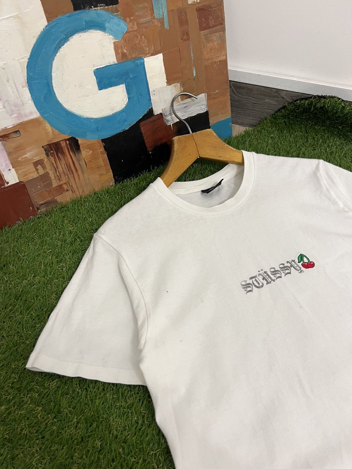 Stussy 🍒 STUSSY OLD ENGLISH CHERRY LOGO WHITE TEE T-SHIRT S Size US S / EU 44-46 / 1 - 2 Thumbnail