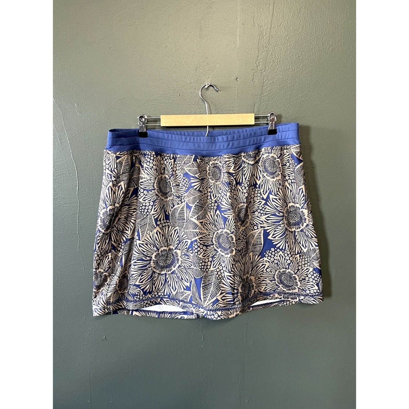 Vintage St. John's Bay Skirt Womens Plus 1X Knee Length Blue Floral Lined Skort Sunflower Print Active"} Size 40" / US 18 - 2 Thumbnail