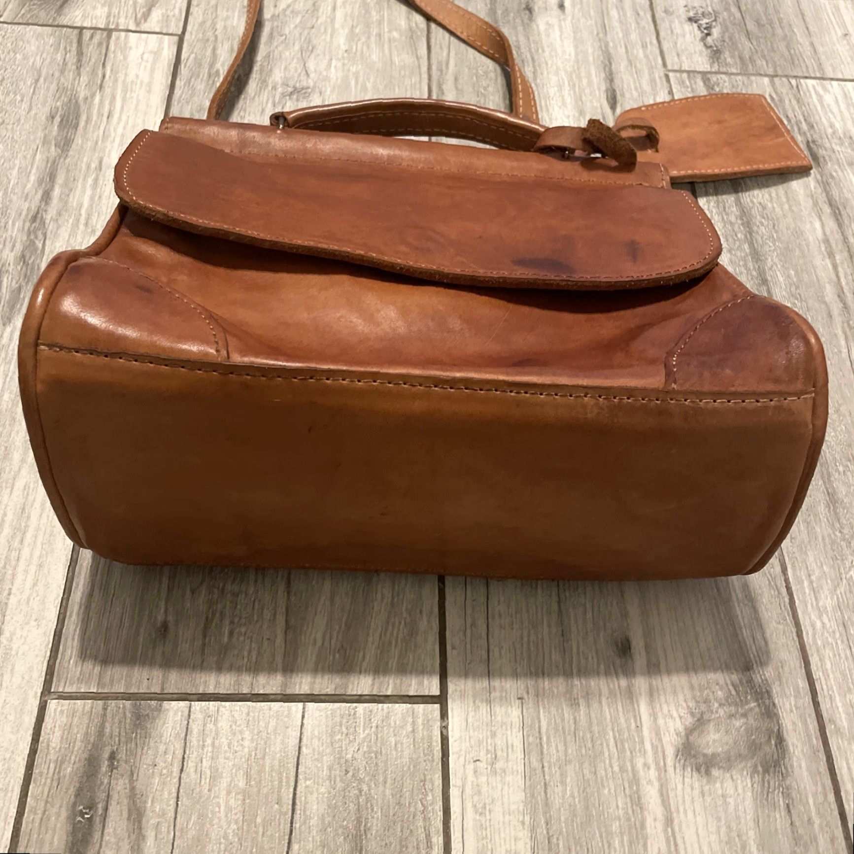 Vintage VINTAGE Tan Cognac Leather Messenger Cross Body Bag Purse Lined Paraguay Women's Medium Tan Beige Crossbody Adjustable Strap Lined Size ONE SIZE - 7 Thumbnail
