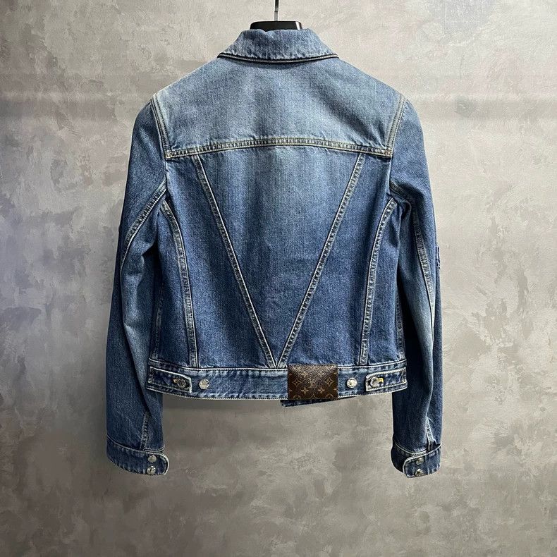 Louis Vuitton Louis Vuitton size 36 Blue Badge Patch Long Sleeve Single Size US M / EU 48-50 / 2 - 6 Thumbnail