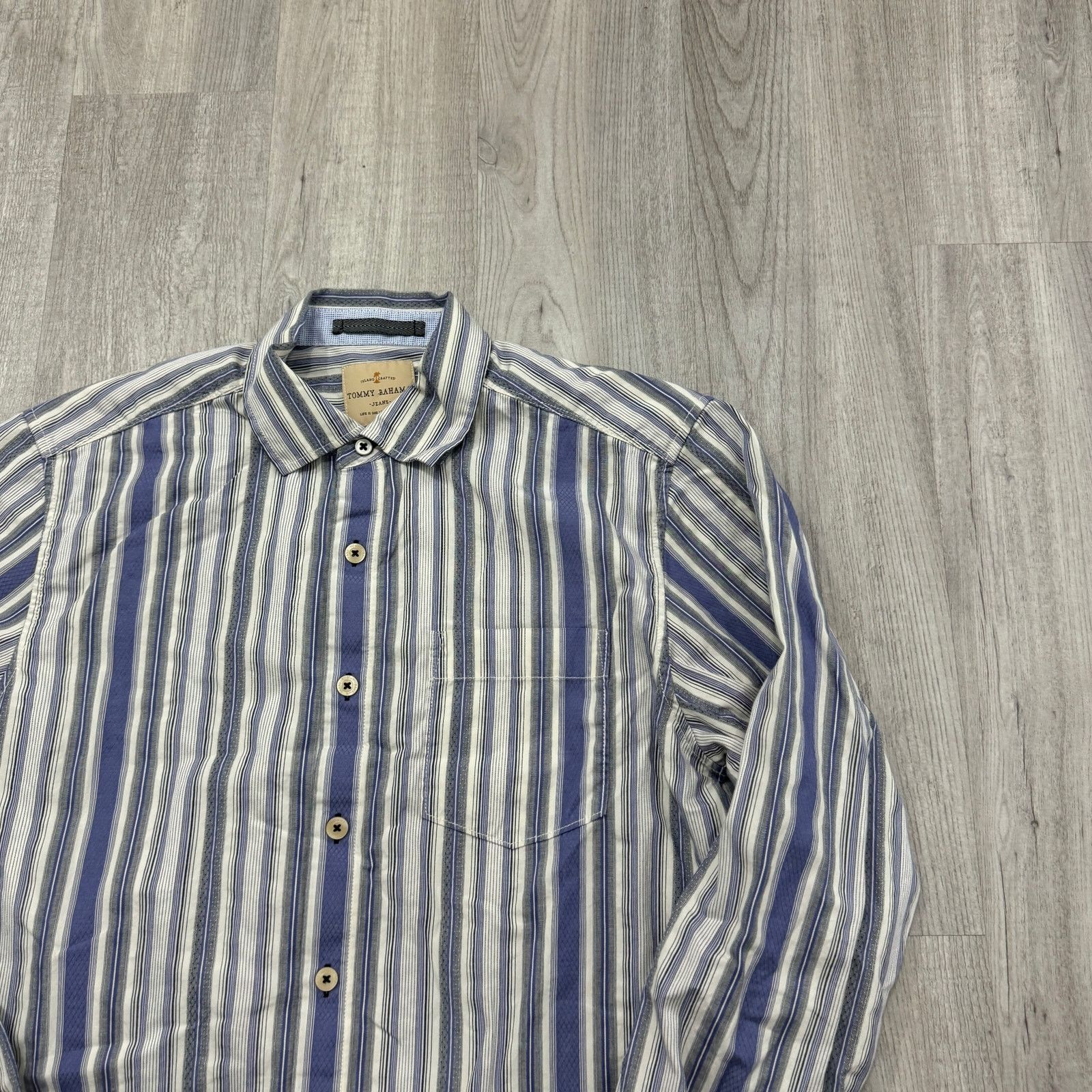 Tommy Bahama Tommy Bahama Jeans Shirt Men's Medium Blue White Gray Size US M / EU 48-50 / 2 - 2 Thumbnail