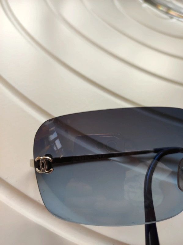 Chanel Chanel Sunglasses 4017 CC Rhinestone Logo Rimless Vintage Size ONE SIZE - 3 Thumbnail