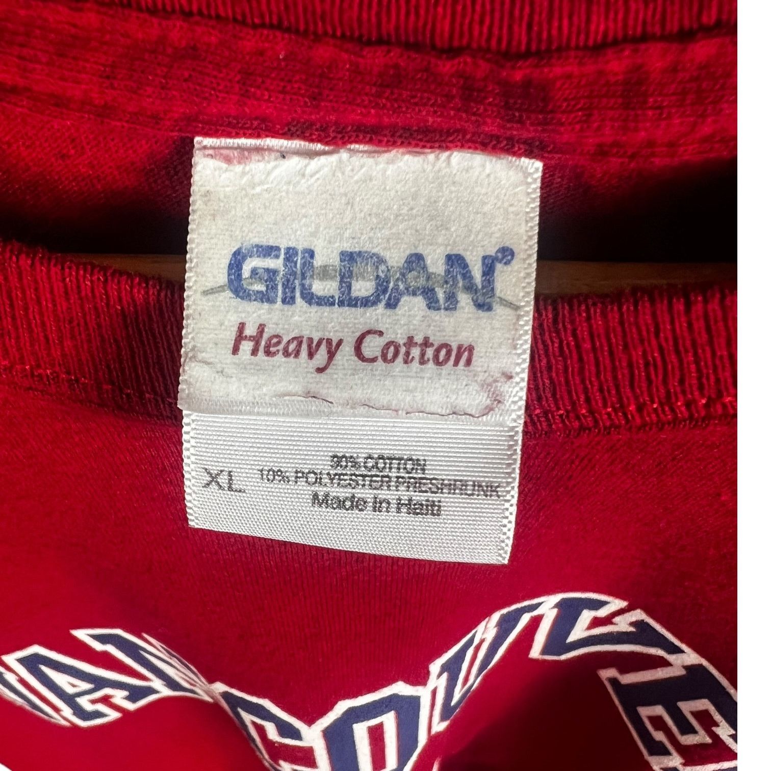 Gildan Y2K Vancouver Canada Red Souvenir T-Shirt - Size XL Size US XL / EU 56 / 4 - 3 Thumbnail