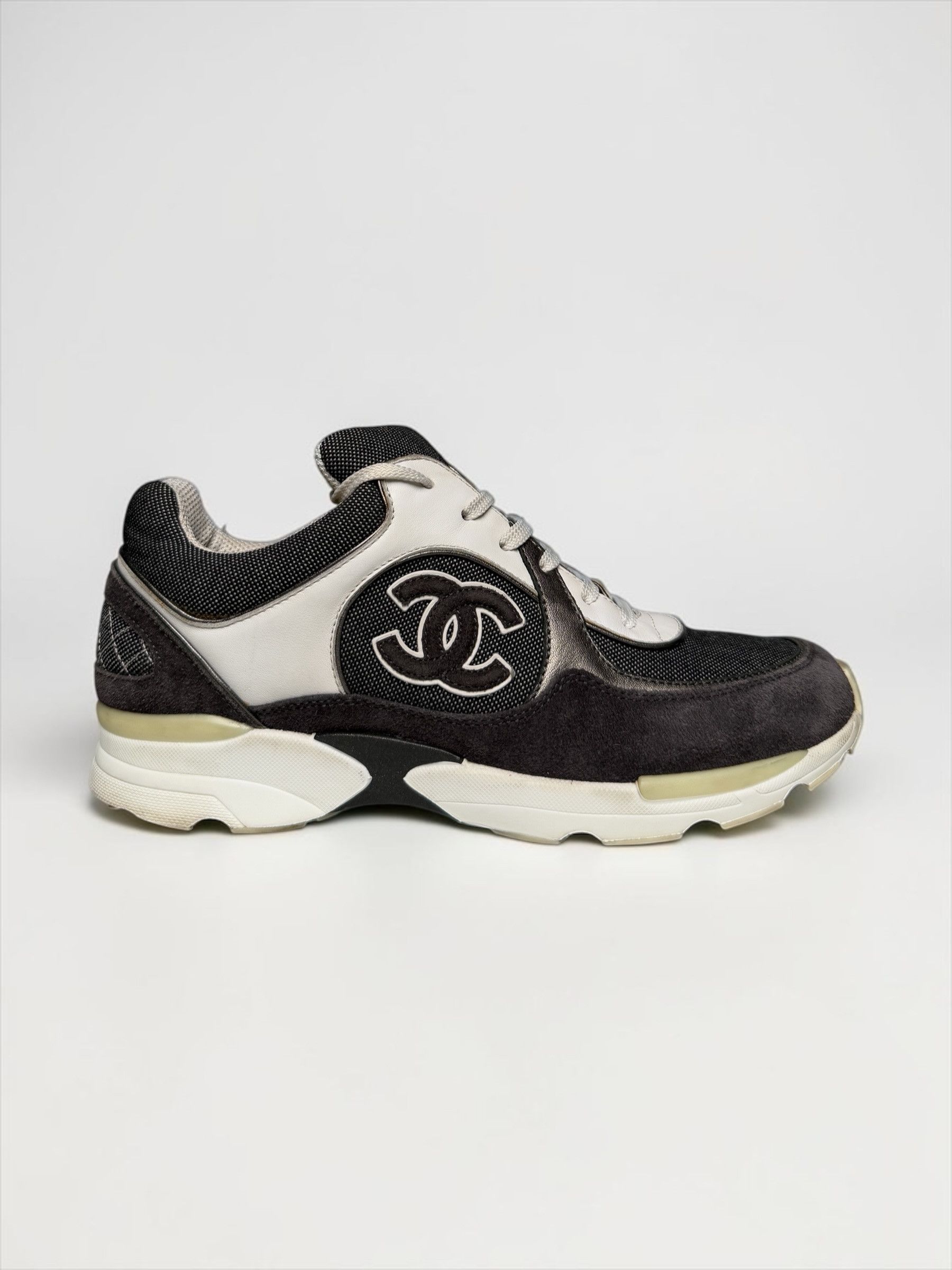 Chanel Chanel Runner Denim/Leather Dark Blue Size US 5.5 / EU 38 - 2 Thumbnail