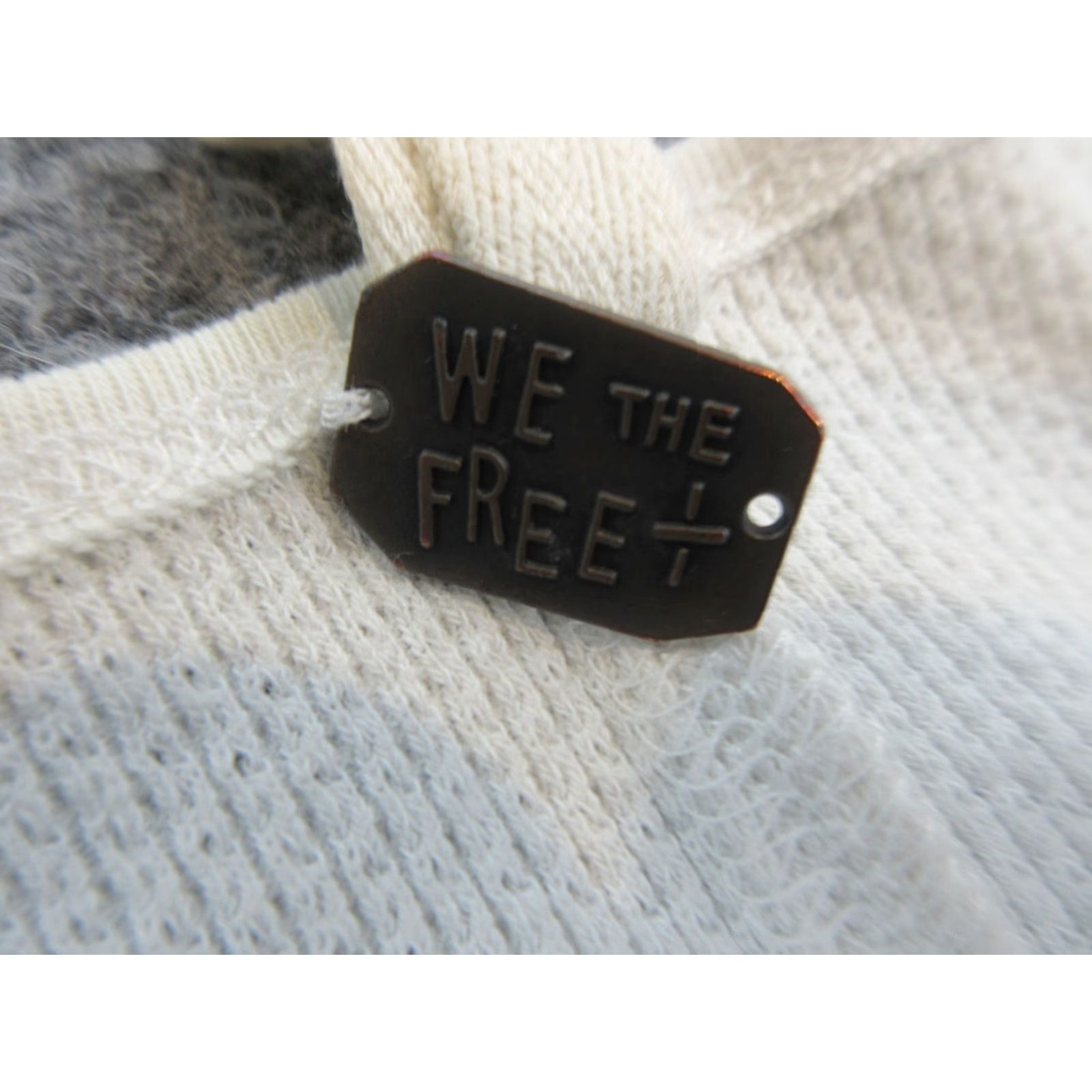 Vintage We The Free Women's Petite White Long Sleeve Button Up Scoop Neck Knit Shirt Small Size S / US 4 / IT 40 - 5 Thumbnail