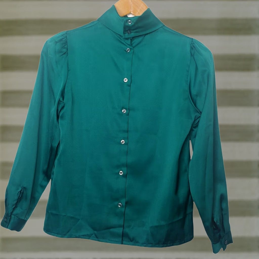 Vintage VINTAGE Blouse Shirt Green Satin High Neck Button Back Secretary Top 10 Women Ballon Sleeve Regular 100% polyester Size L / US 10 / IT 46 - 1 Thumbnail