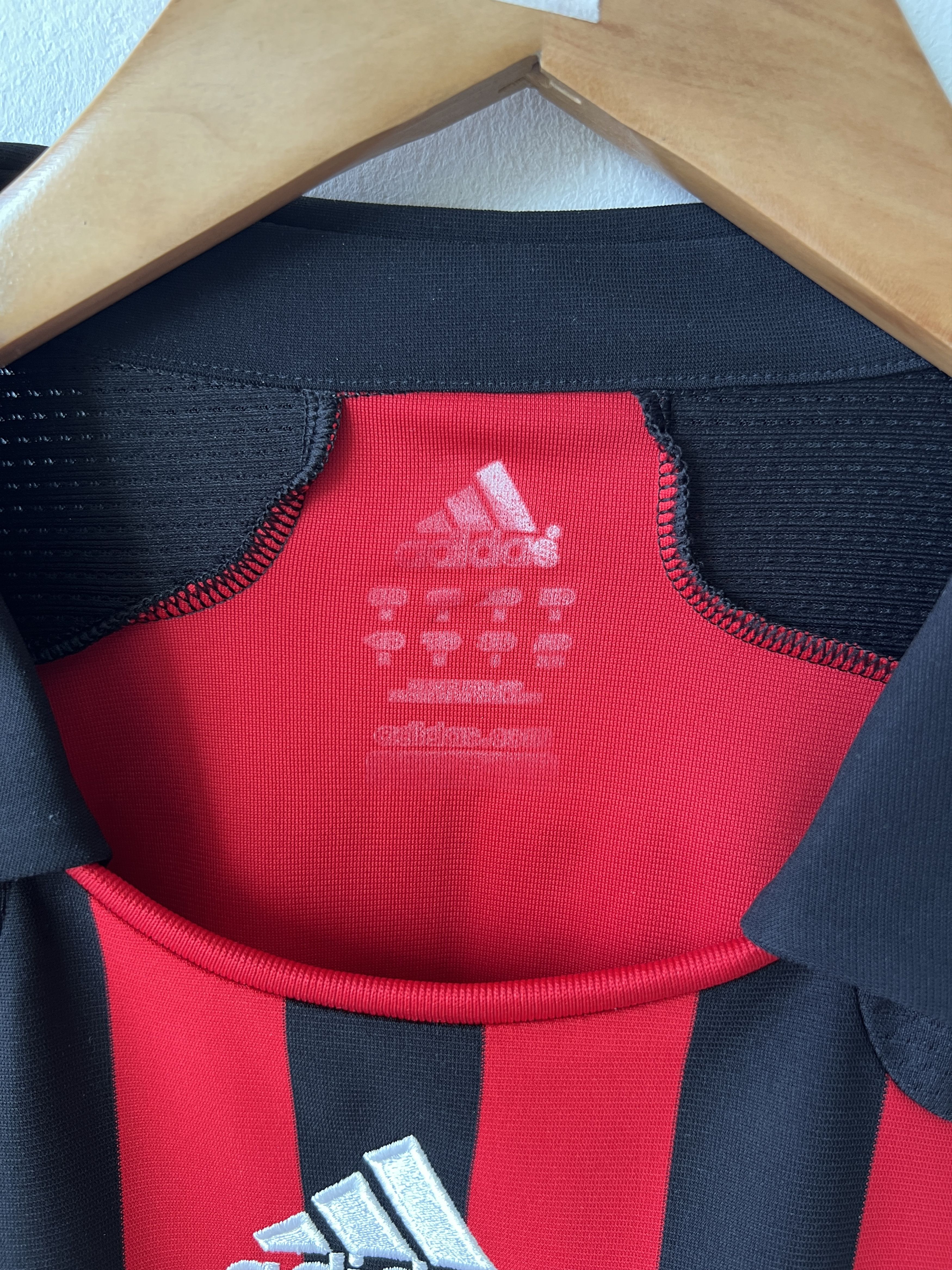 Adidas (M fits L) AC Milan 2007-08 Home Kit Kaka #22 Size US M / EU 48-50 / 2 - 3 Thumbnail