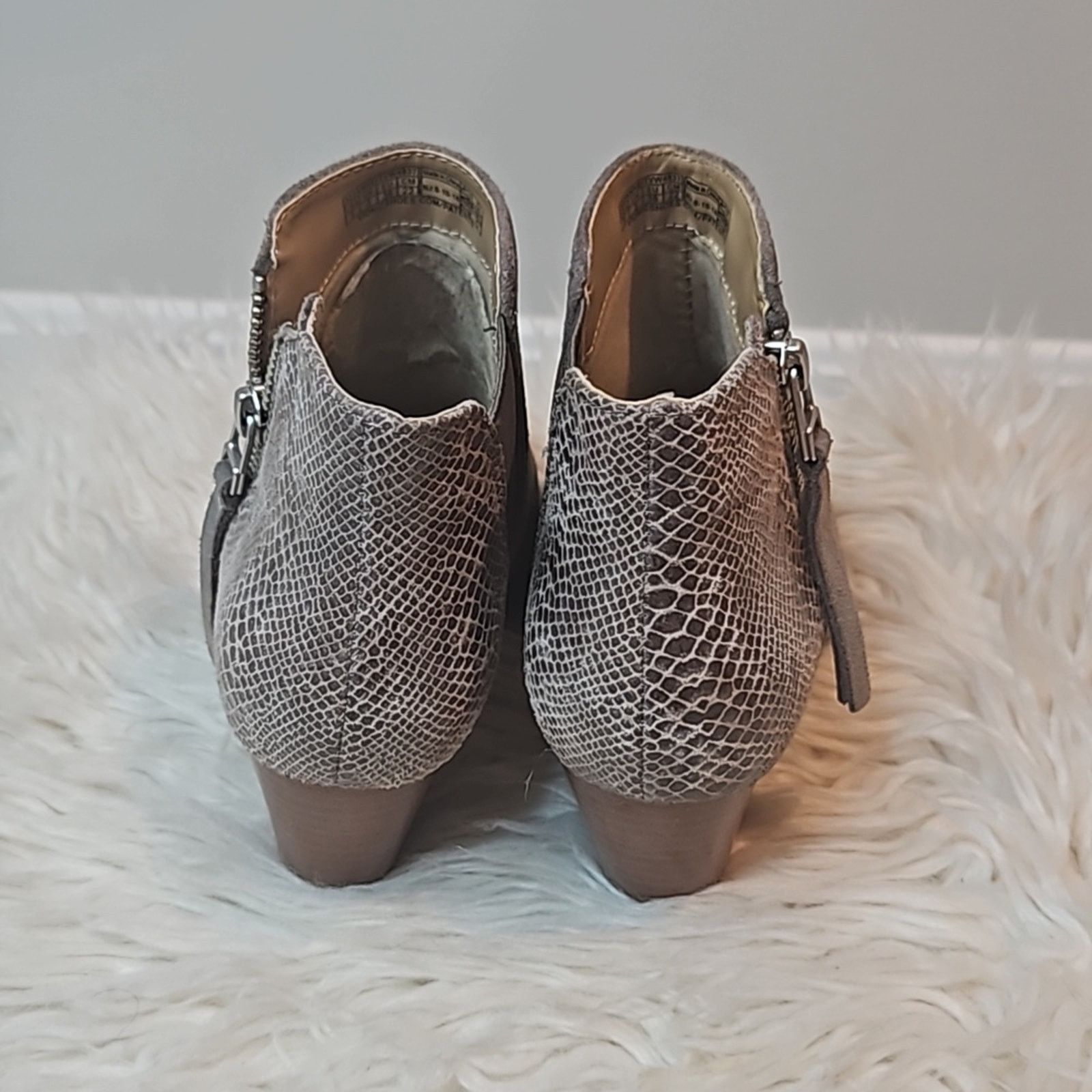 Vionic Vionic 322 Anne Grey Taupe Suede Ankle Bootie Size US 5 / IT 35 - 5 Thumbnail