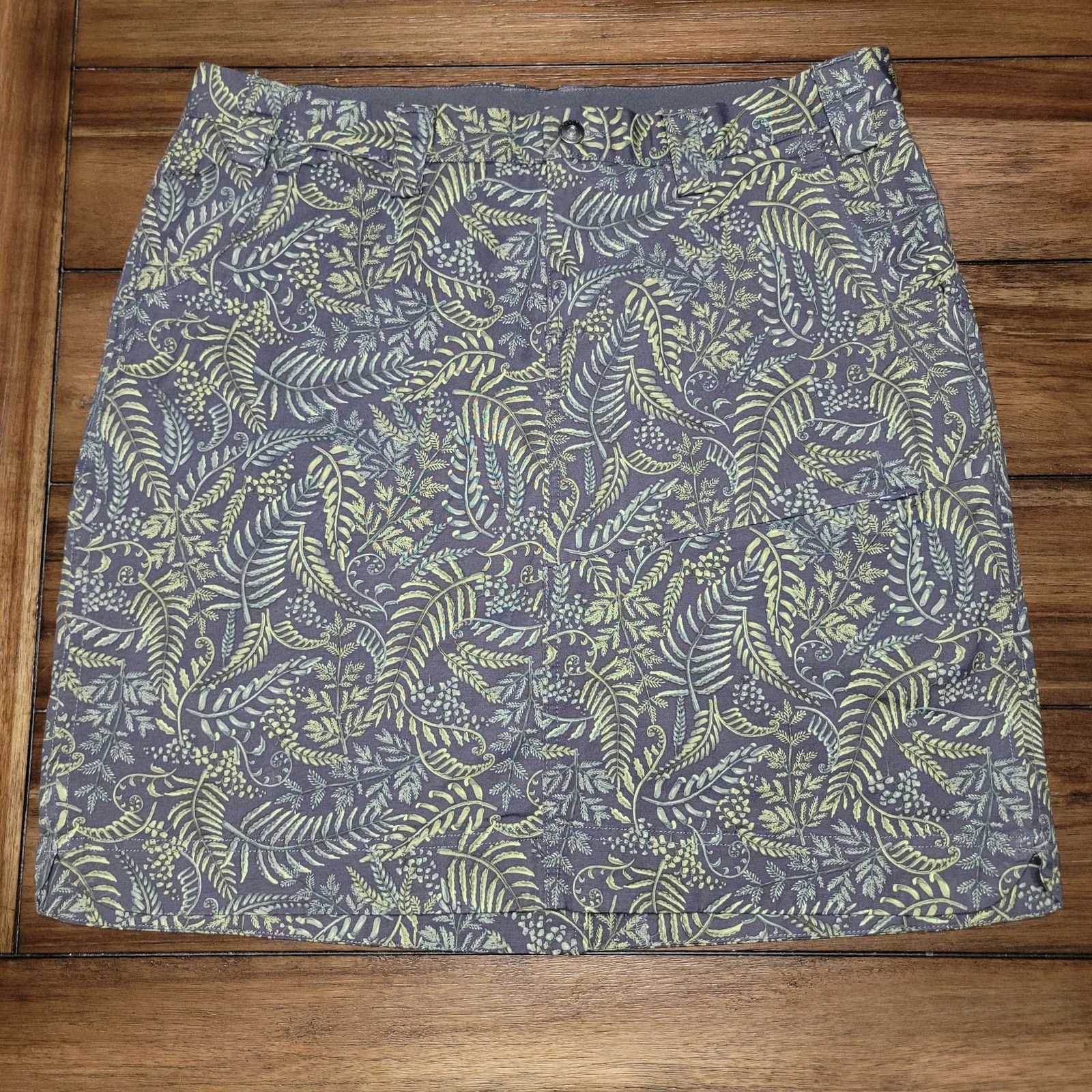 Duluth Trading Company Duluth Trading Co Green Leaves Skort - Size 16 Size 38" / US 16 / IT 52 - 1 Thumbnail
