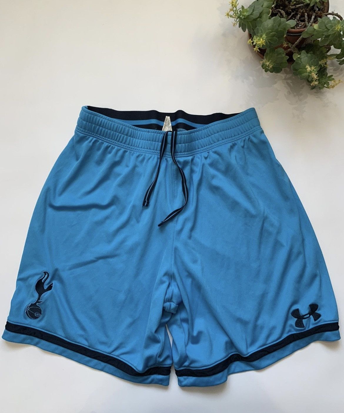 Under Armour Under Armour Tottenham Blue Shorts Size US 34 / EU 50 - 1 Thumbnail