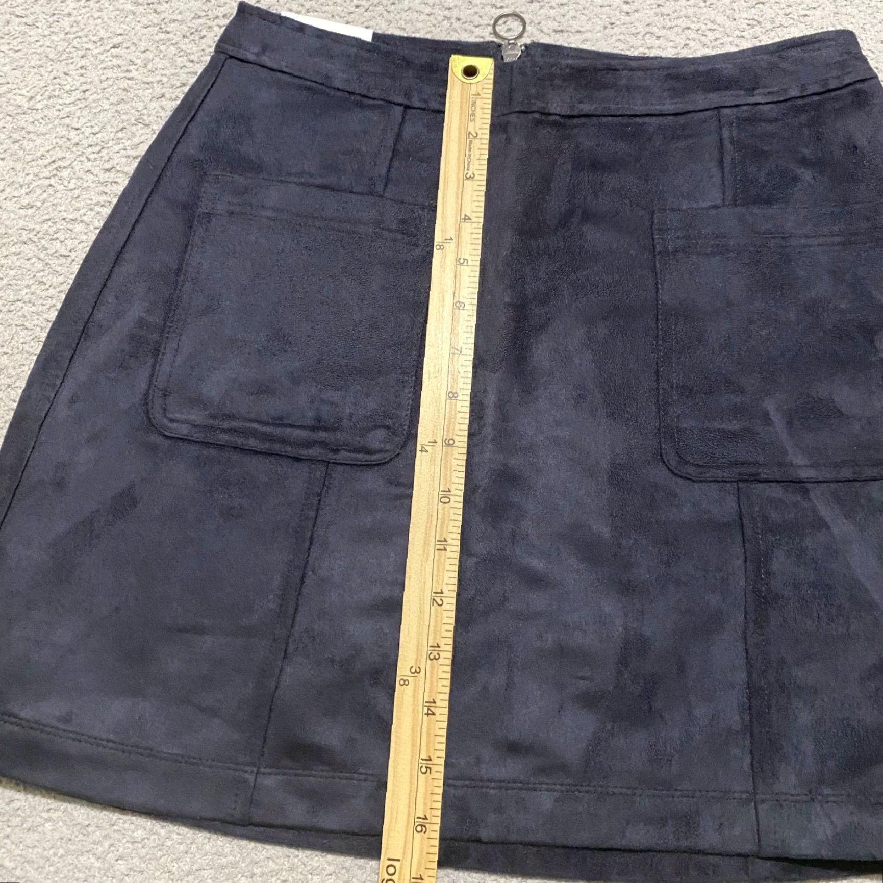 Old Navy NWT Old Navy Womens Skirt Black Velvet Mini Pockets Zip Front Size 4 4 Short XS? Size 27" / US 4 / IT 40 - 4 Thumbnail
