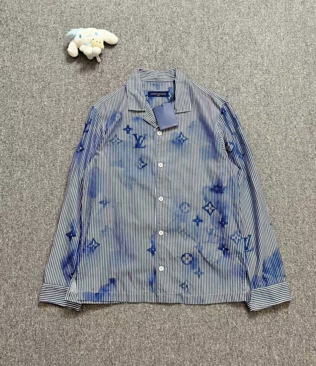 Louis Vuitton Louis Vuitton Blue Striped Watercolor Logo Shirt Size US S / EU 44-46 / 1 - 1 Thumbnail