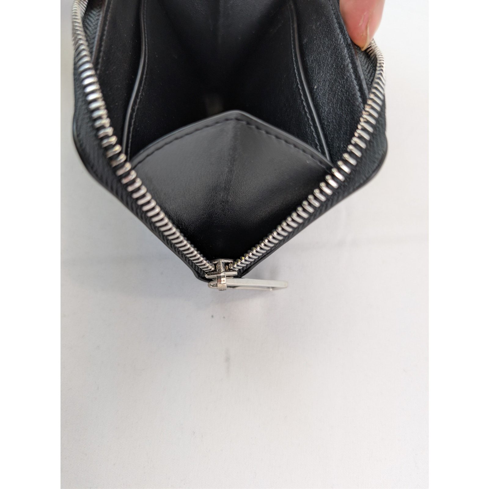 Maison Margiela o1rshd1 Q:2 / Size: OS / Zip Wallet in Black Size ONE SIZE - 7 Thumbnail