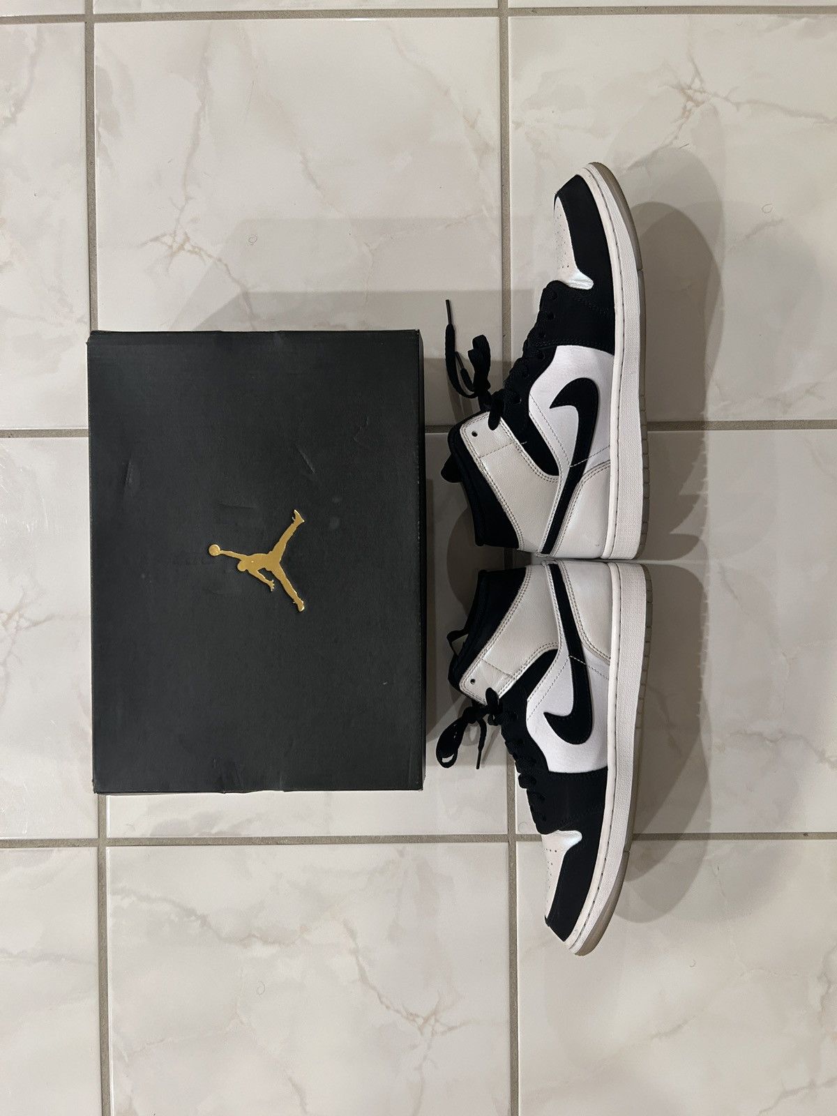 Jordan Brand Jordan 1 Diamond Shorts Mid SE Size US 9 / EU 42 - 2 Thumbnail