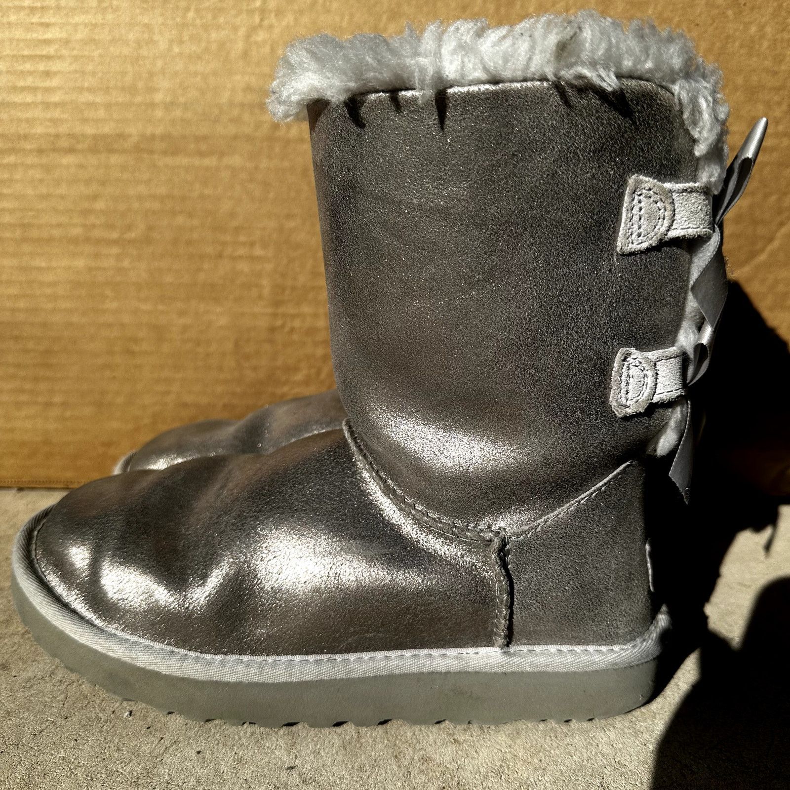 Ugg UGG Bailey Bow Glisten Boots Mid Shearling Suede Metallic 6 Size US 6 / IT 36 - 3 Thumbnail