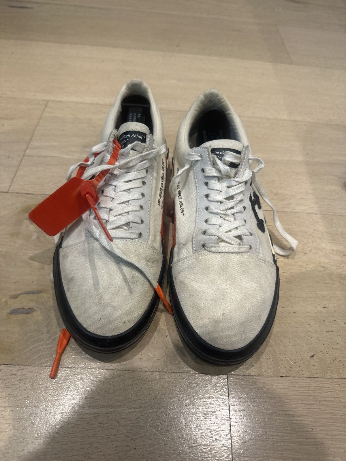 Off-White Off-white/virgin abloh low top sneaker Size US 8.5 / EU 41-42 - 1 Thumbnail