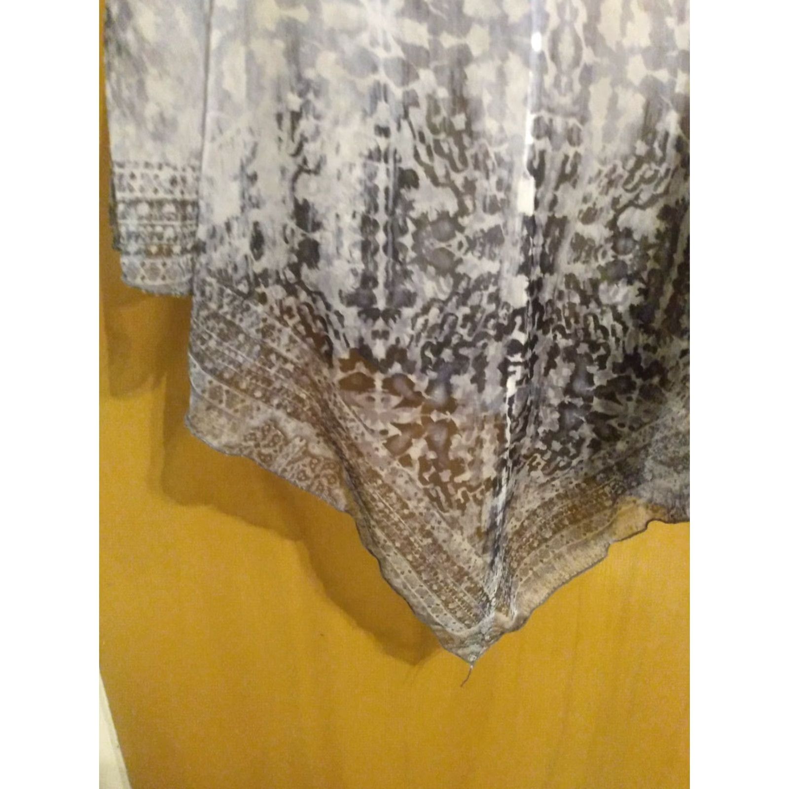 Olive LIVE AND LET LIVE Silk Shawl Women's Small Blue Off the Shoulder Geometric Lightweight NWT Shawl Style 90s? Size S / US 4 / IT 40 - 6 Thumbnail