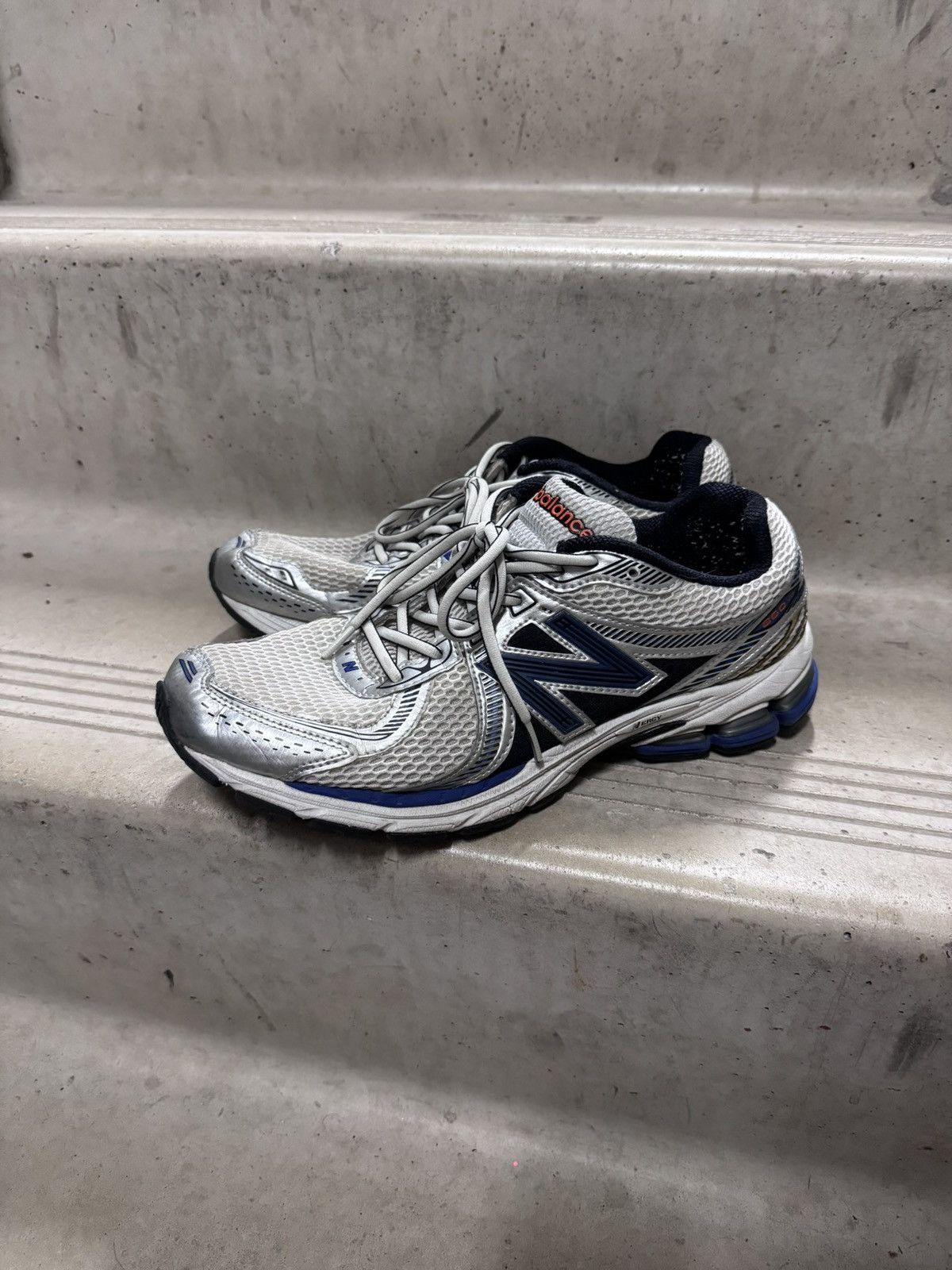 New Balance New Balance 860v2 Size US 11 / EU 44 - 1 Thumbnail