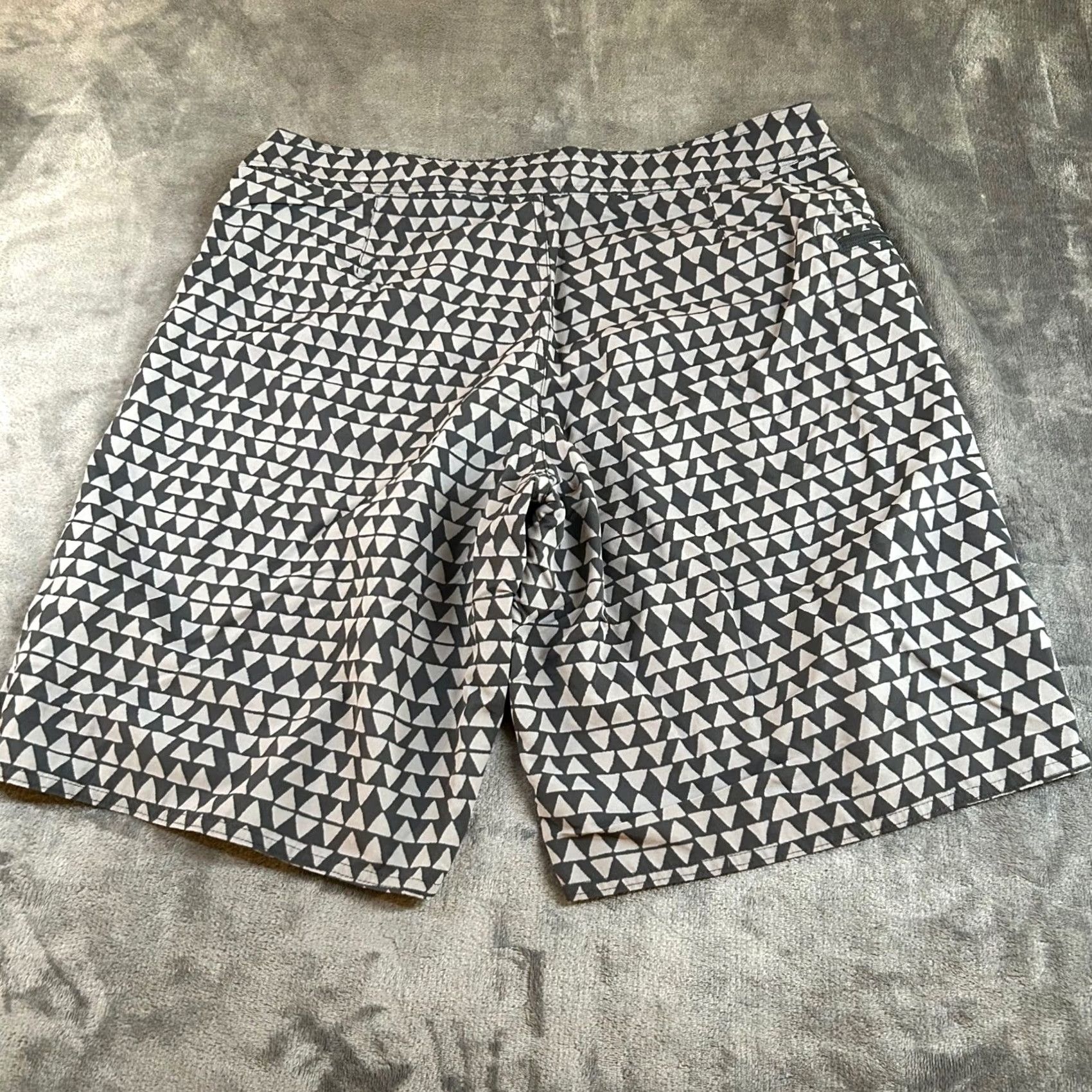 Patagonia Patagonia Wavefarer Board Shorts Mens 36 Gray Geometric Triangle Print Size US 36 / EU 52 - 3 Thumbnail