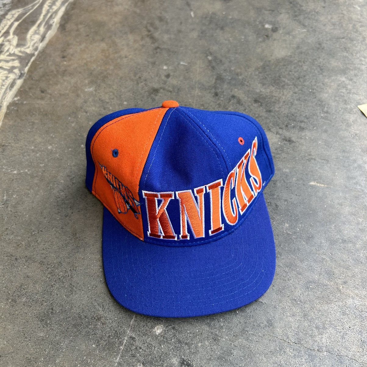 NBA × Starter × Vintage 90s New York Knicks two-tone wraparound snapback Size ONE SIZE - 1 Thumbnail