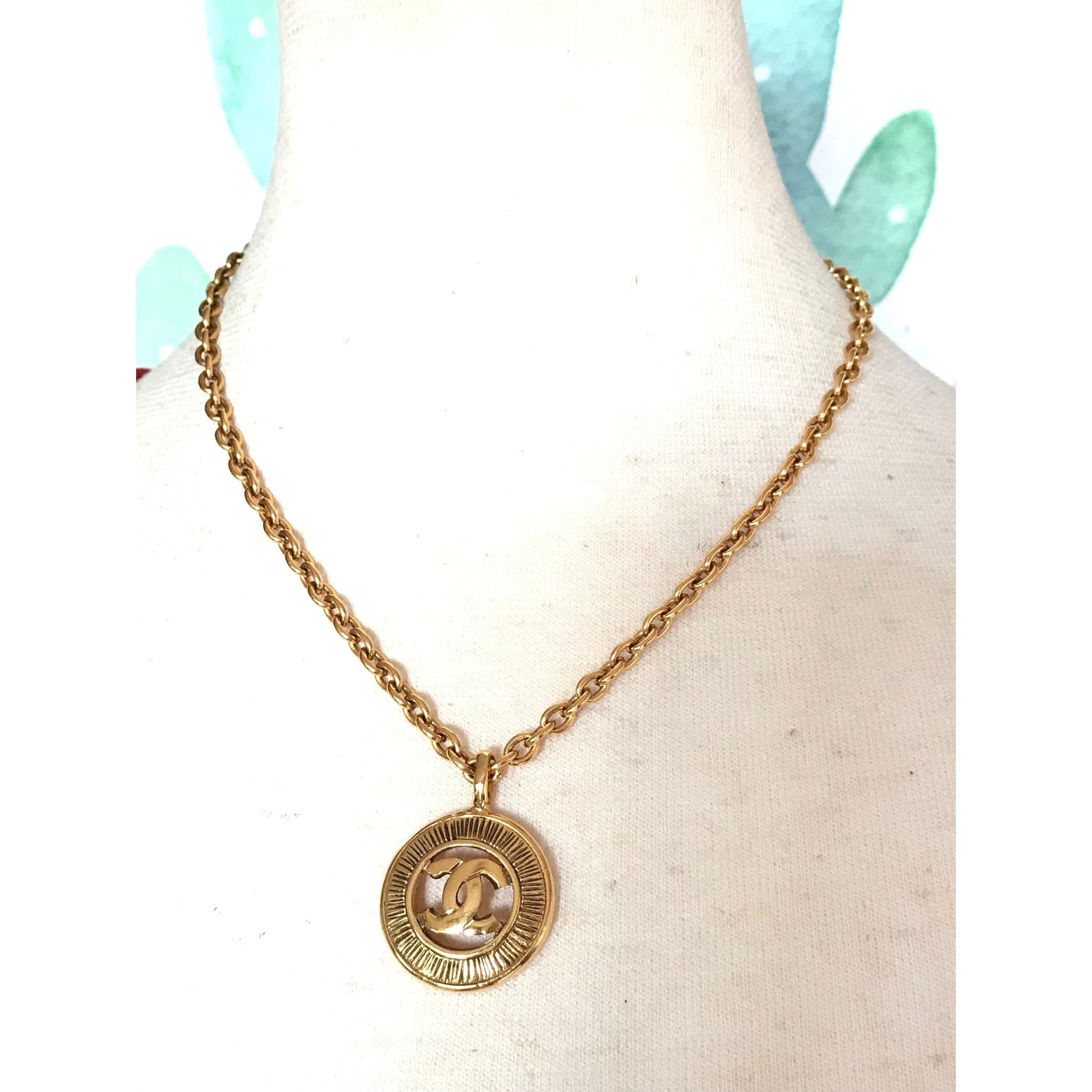 image of Mint. Vintage Chanel Golden Chain Necklace With A Cutout Cc, Women's