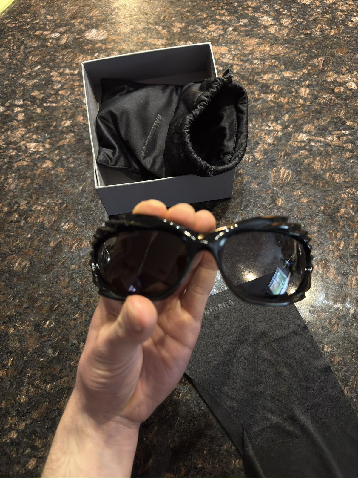 Balenciaga Balenciaga spike sunglasses in black Size ONE SIZE - 2 Thumbnail