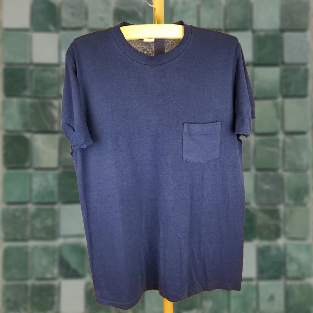 Vintage VINTAGE 80' BLANK ONE POCKET T-SHIRT NAVY XLARGE Size US XL / EU 56 / 4 - 1 Thumbnail