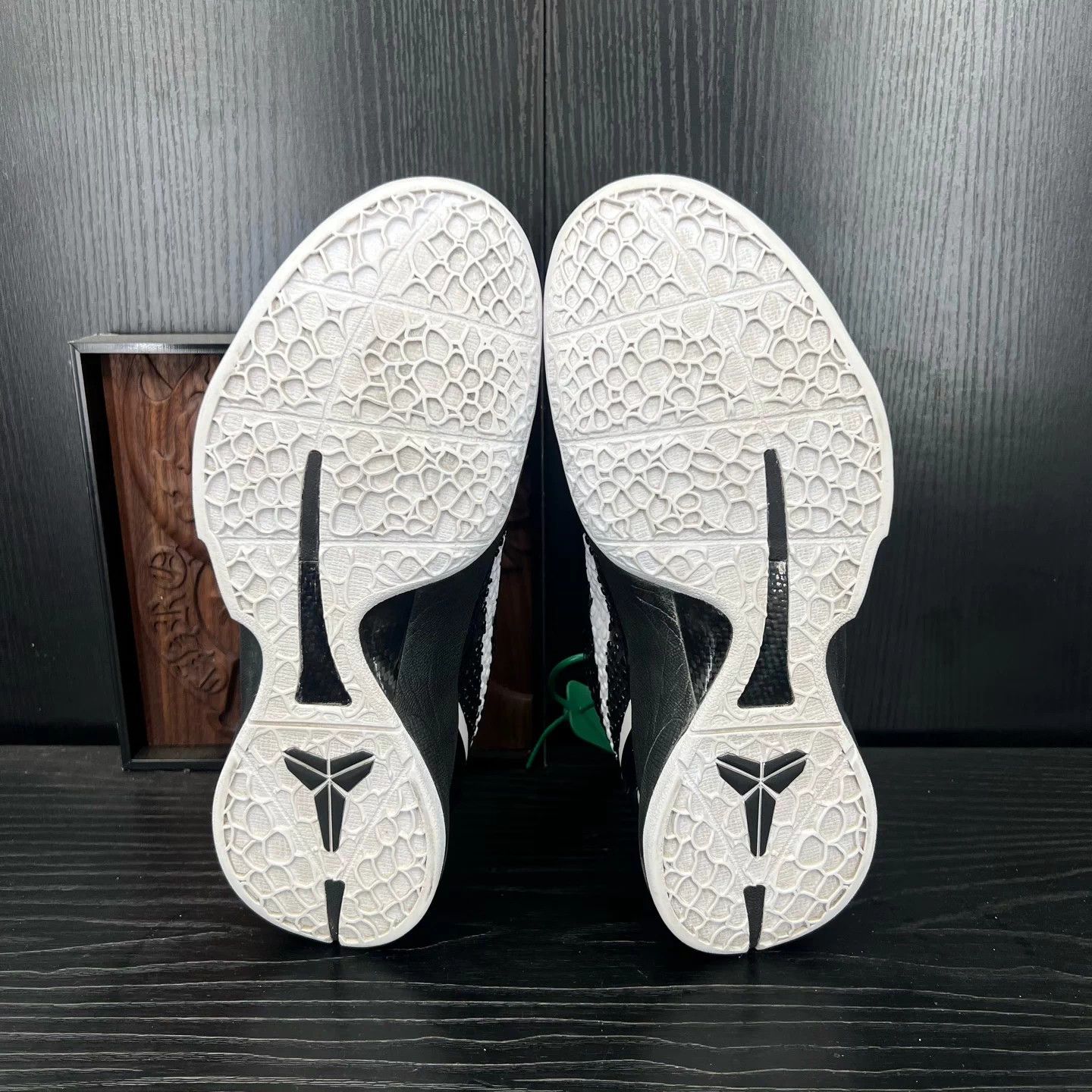 Nike zk6 gigi white black gold 42 Size US 9 / EU 42 - 6 Thumbnail