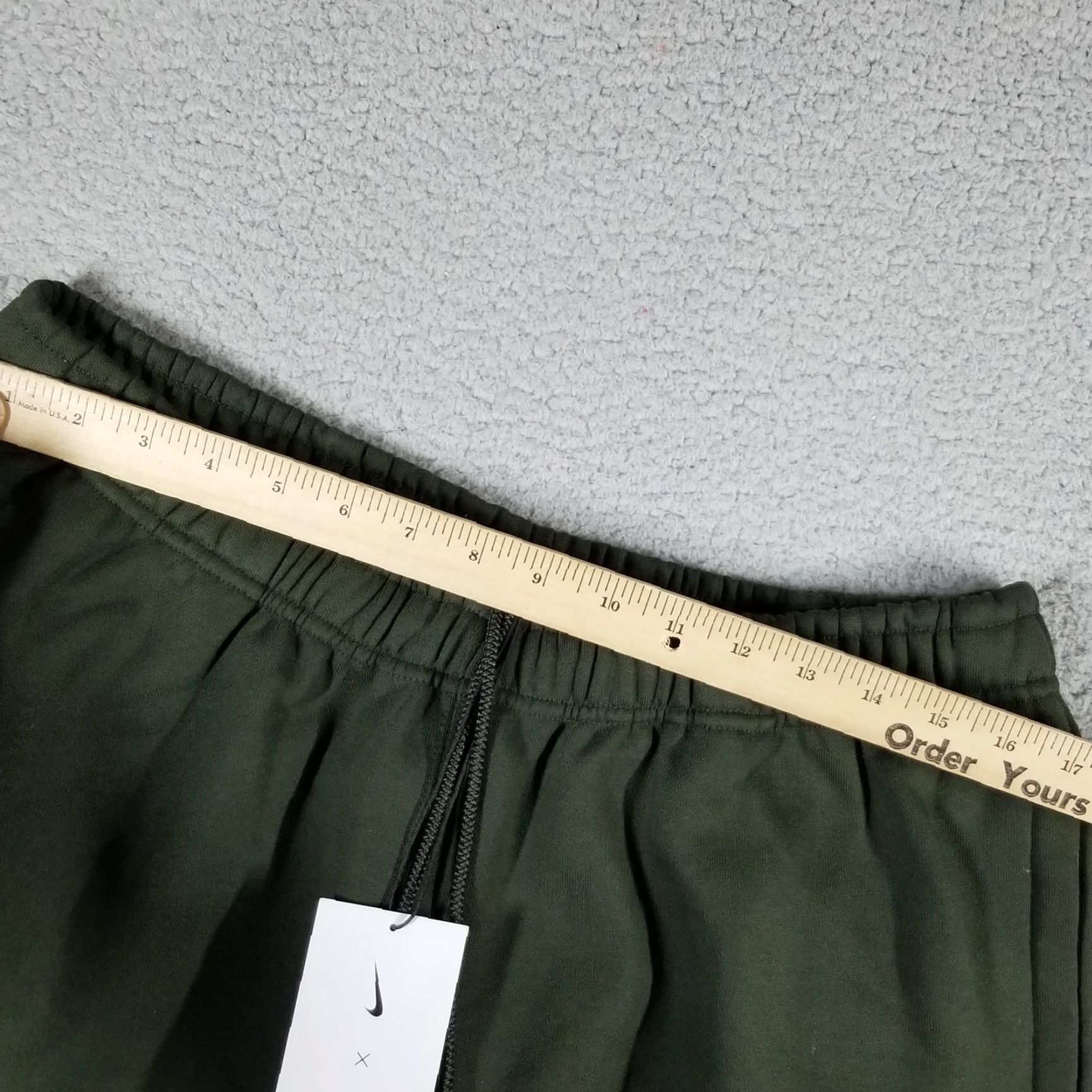Nike VINTAGE Billie Eilish X Nike Sweatpants Adult Large Green Tapered Activewear NWT Mens Size US 33 - 5 Thumbnail