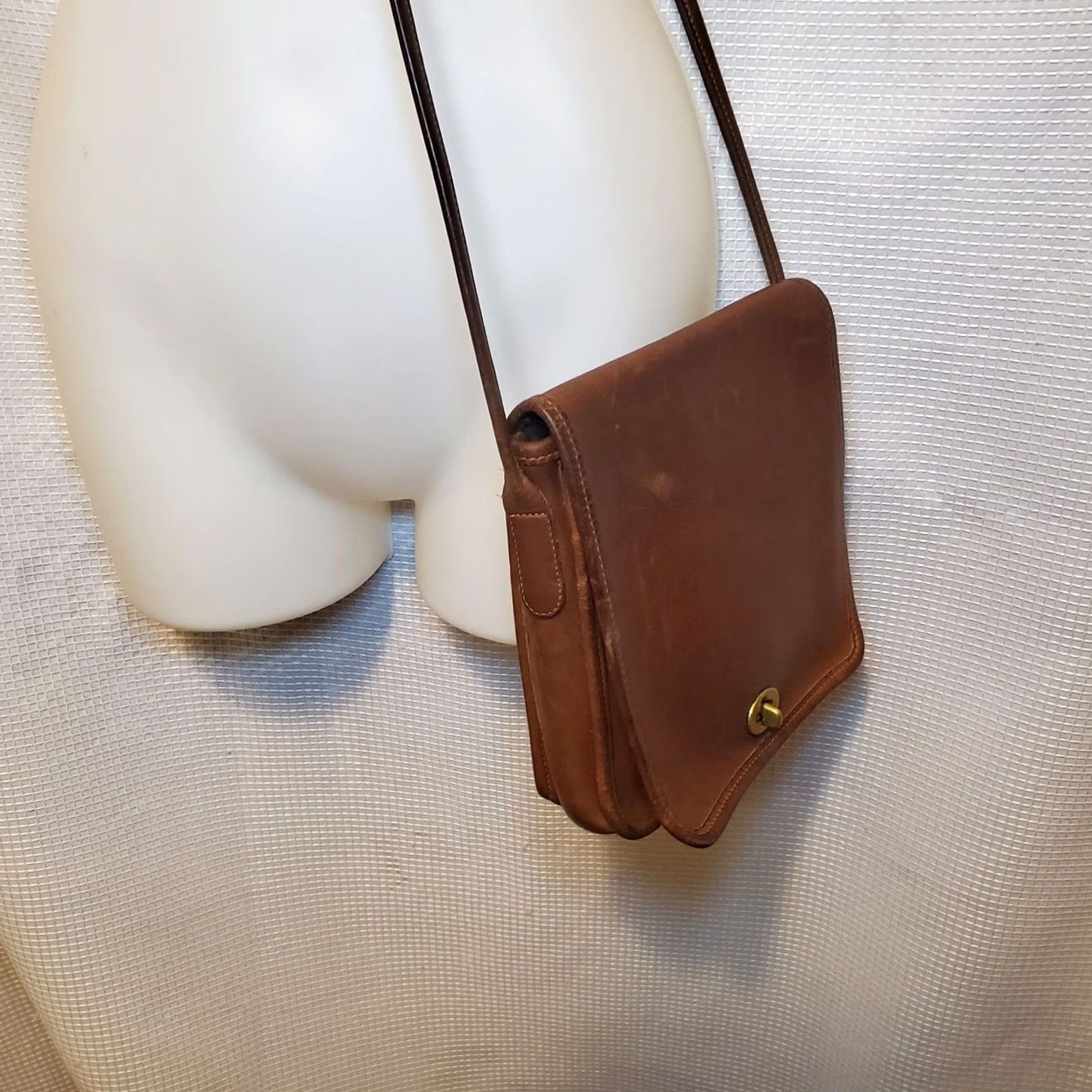 Coach VINTAGE COACH Compact Pouch Brown Leather Crossbody Bag Small Purse 1980s USA Women Size ONE SIZE - 3 Thumbnail