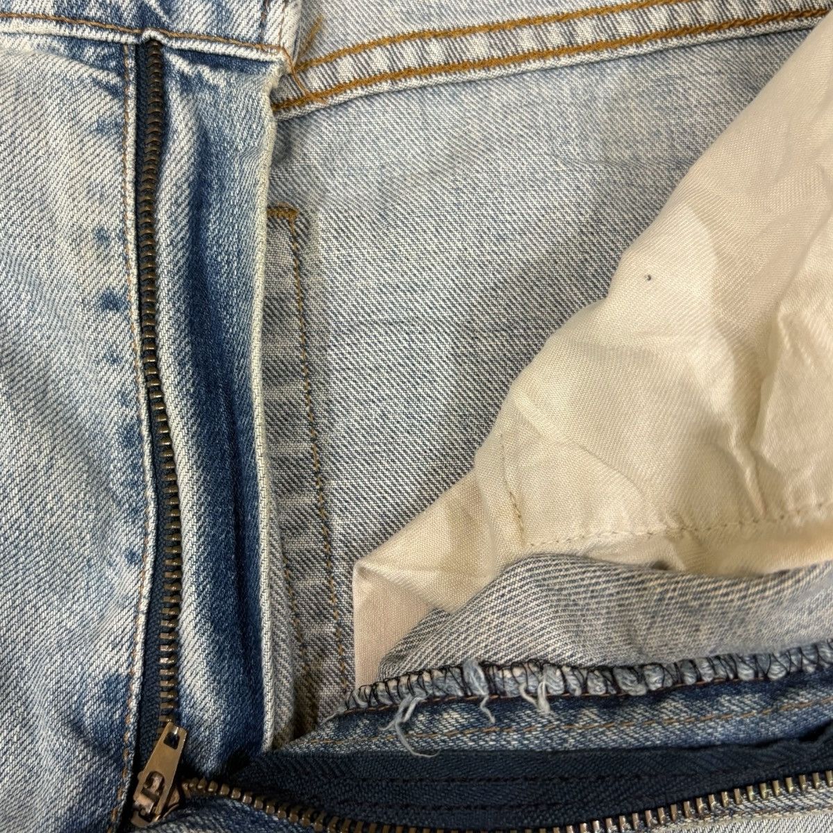 Levi's Vintage 90s Levi’s 512 Dirty Grunge Distressed Baggy Jeans Size US 33 - 9 Thumbnail