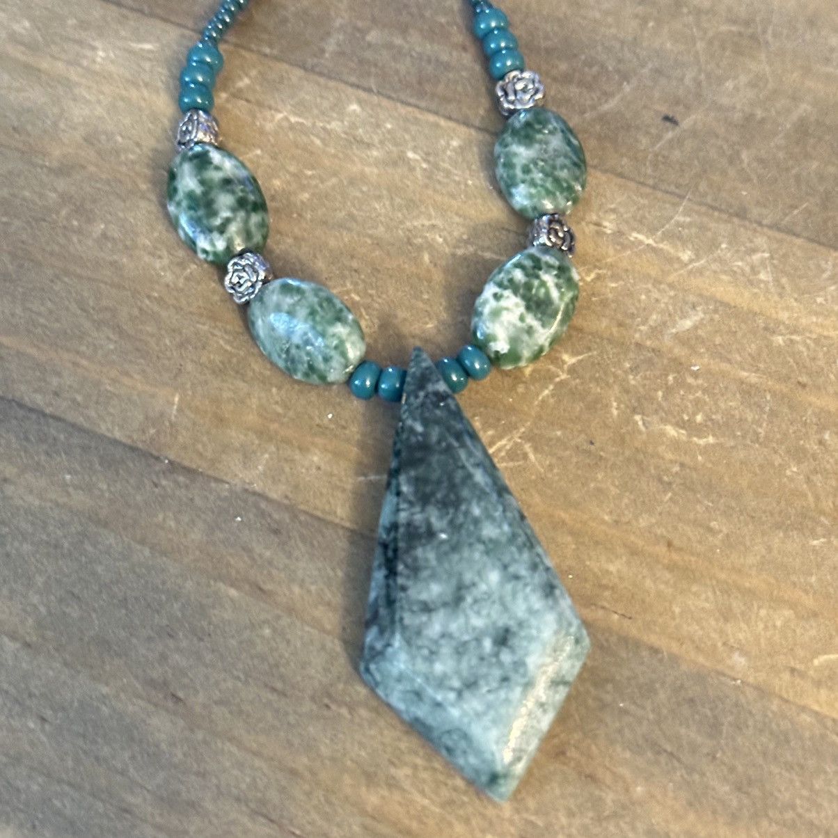 Vintage Vintage green agate beaded pendant necklace Size ONE SIZE - 3 Thumbnail