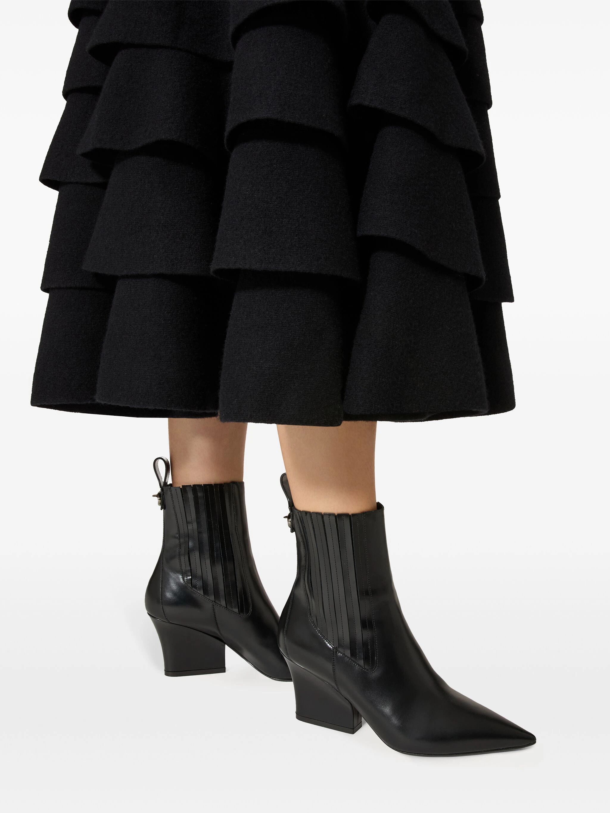 o1s22i1n0924 Vlogo Locker Beatle Boots in Black