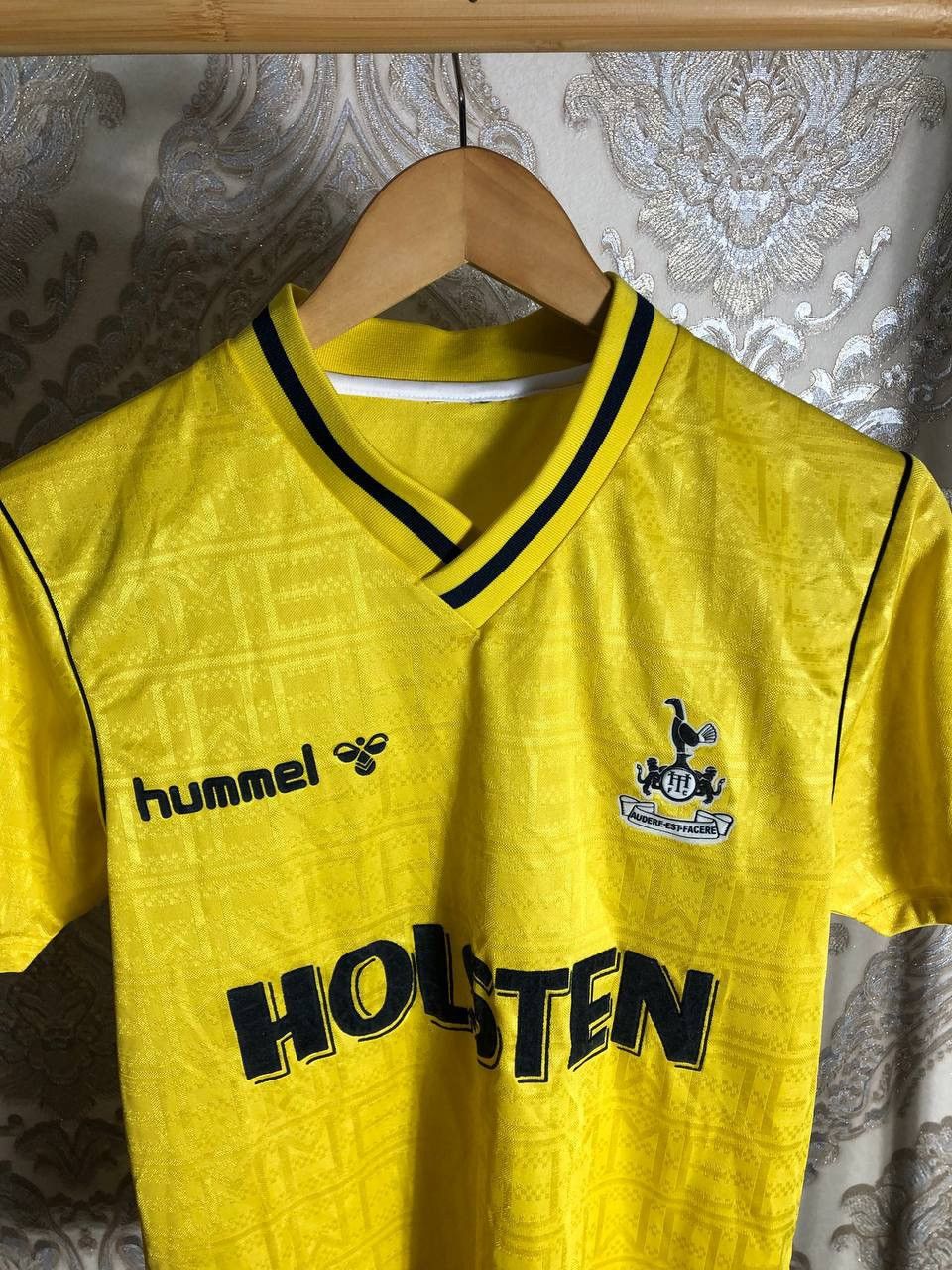 Hummel VINTAGE HUMMEL FC TOTTENHAM HOTSPUR ENGLAND SOCCER JERSEY Size US S / EU 44-46 / 1 - 2 Thumbnail