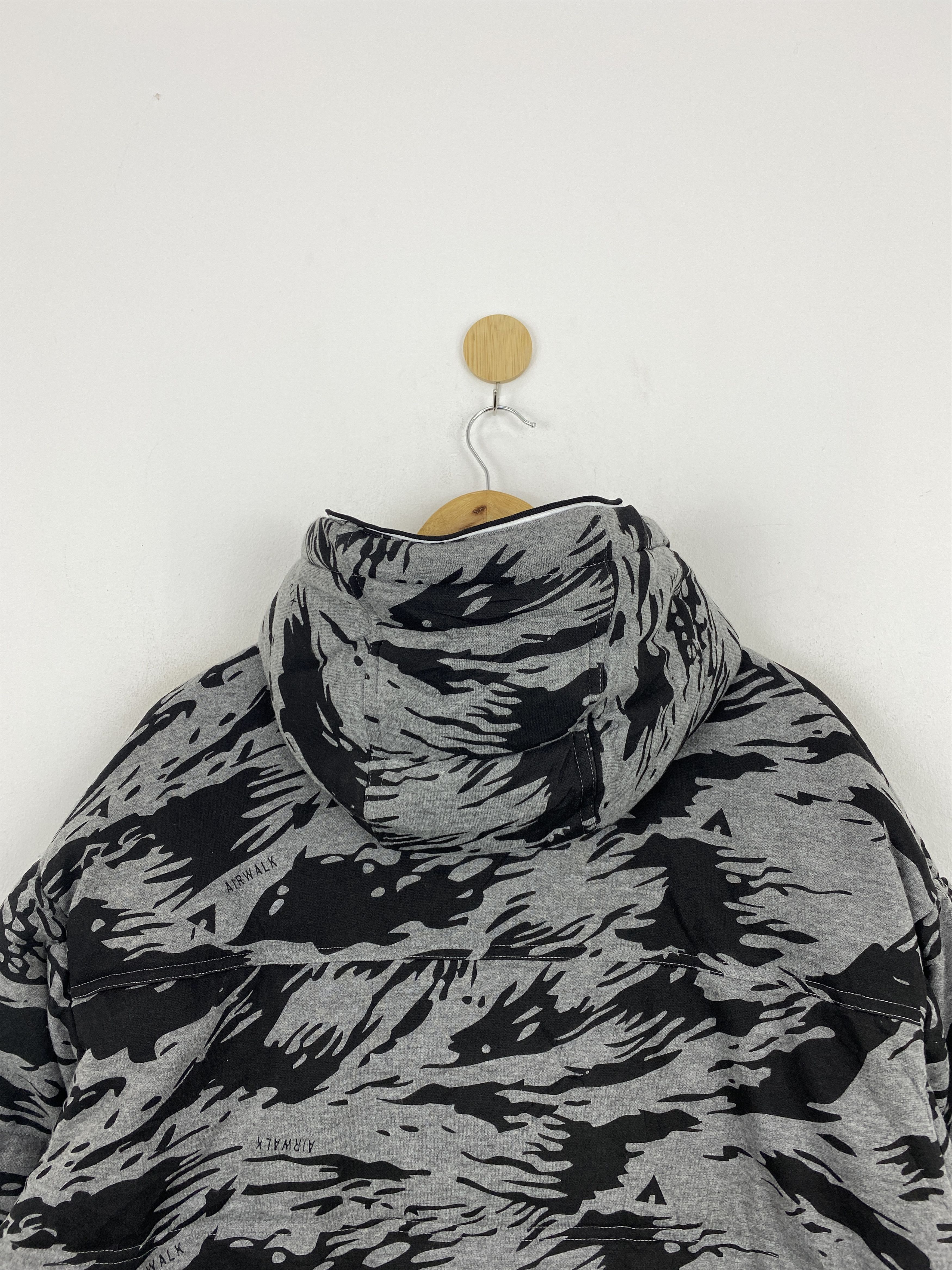 Vintage Vintage Airwalk Camouflage Hoodie Puffer Jacket J1927 Size US XXL / EU 58 / 5 - 4 Thumbnail