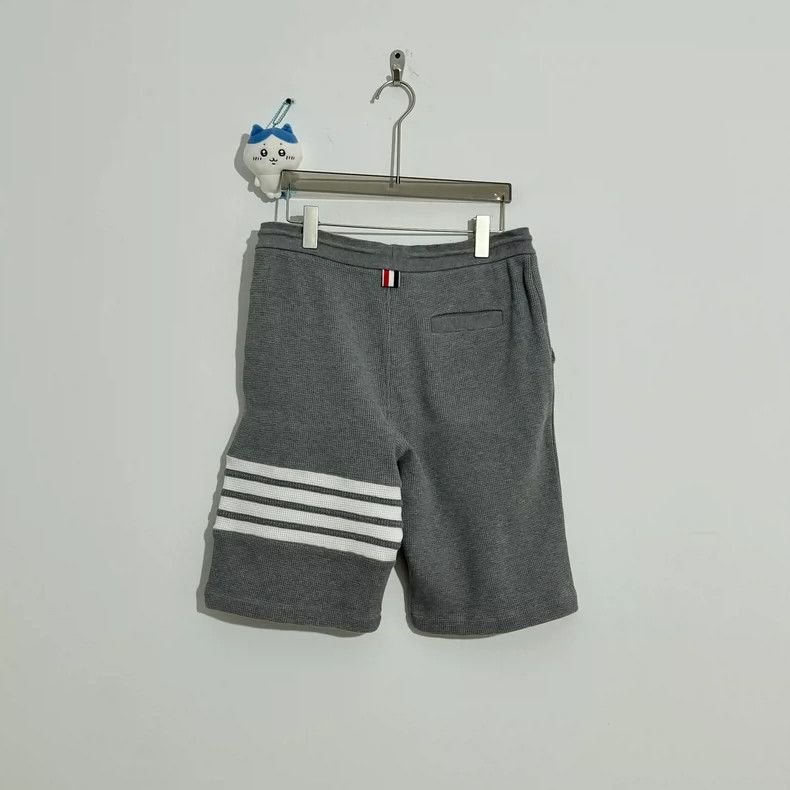Thom Browne Thom Browne size2 Gray waffle four stripe shorts Size US 26 / EU 42 - 1 Thumbnail
