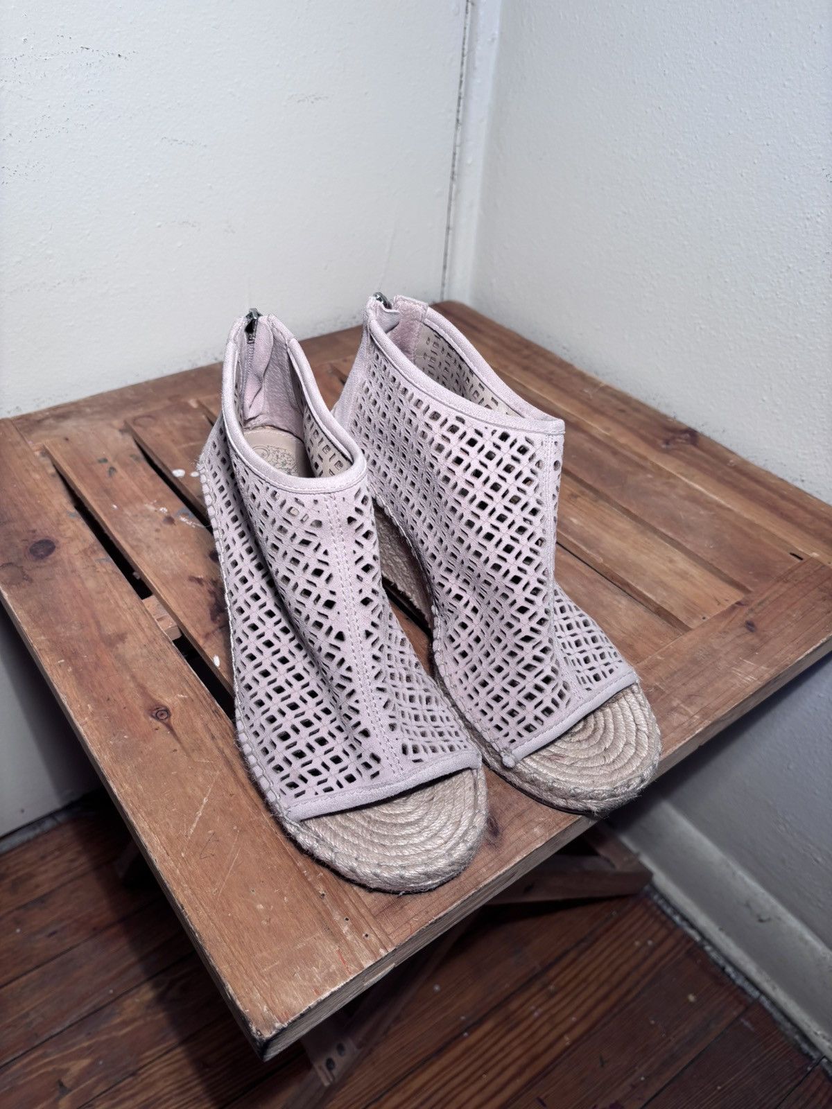 Vince Camuto Vince Camuto Cutout Wedge Sandals Size US 7.5 / IT 37.5 - 2 Thumbnail