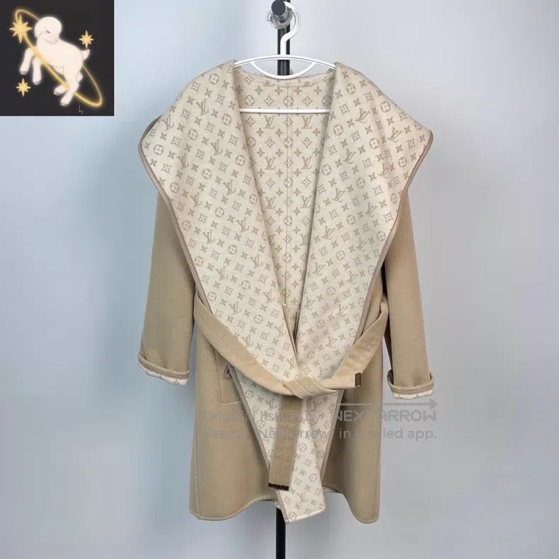 Louis Vuitton Louis Vuitton Pale Brown Old Flower Hooded Bathrobe Coat Size XS / US 0-2 / IT 36-38 - 1 Thumbnail