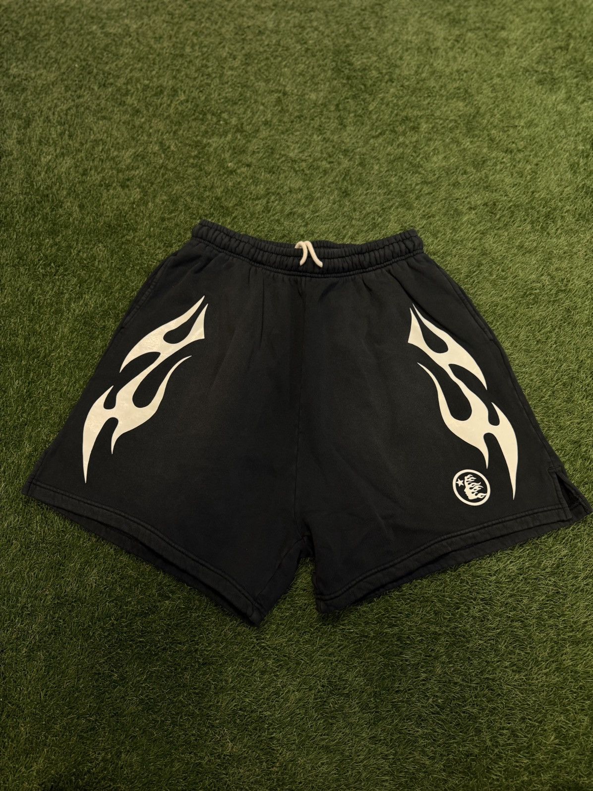 HELLSTAR Hellstar Flame Shorts Black White Size XL (NEW) Size US 34 / EU 50 - 1 Thumbnail