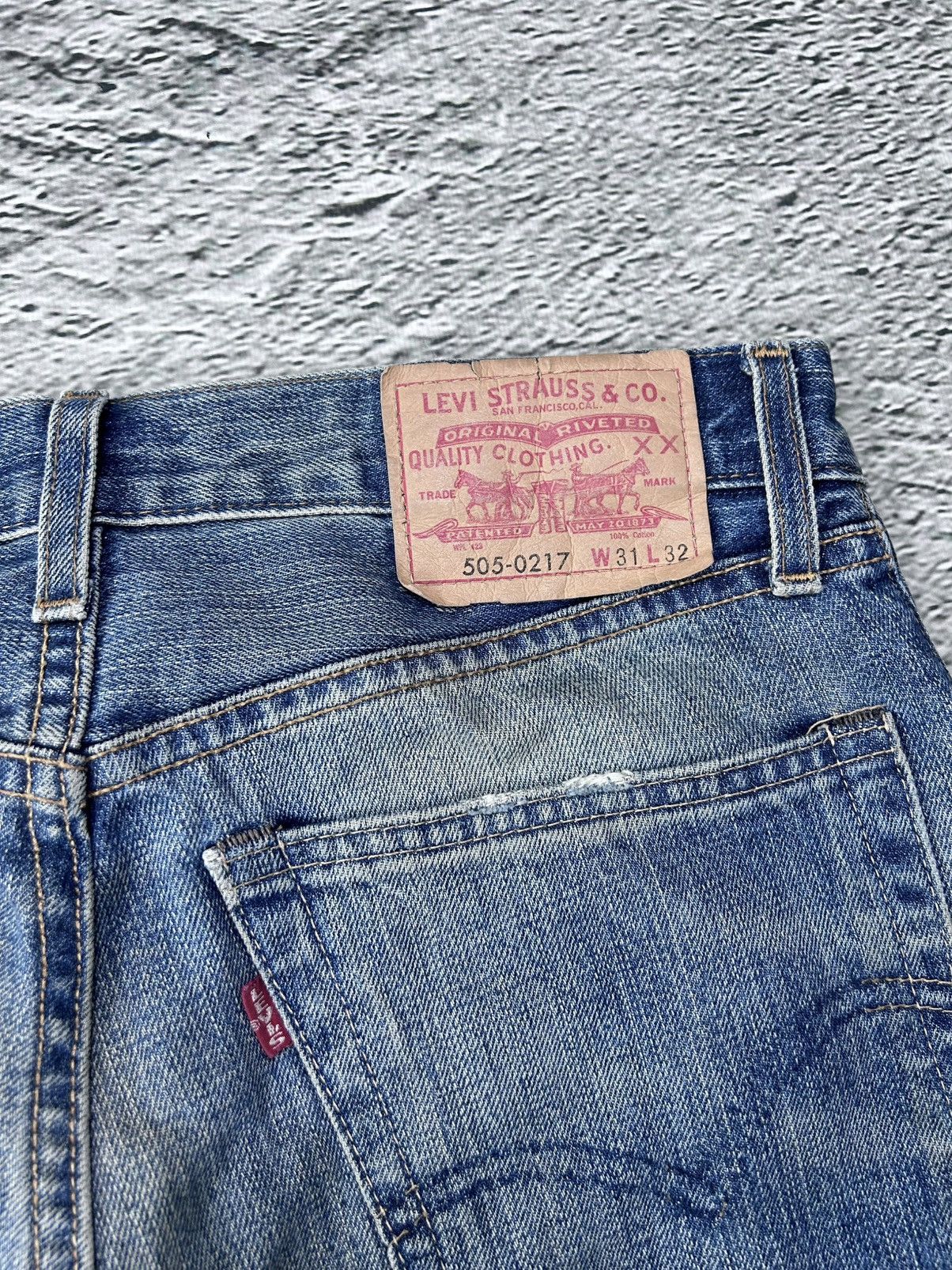Levi's Vintage Clothing Levis Big E Selvedge Denim Distressed Jeans 505 - 0217 Size US 31 - 8 Thumbnail