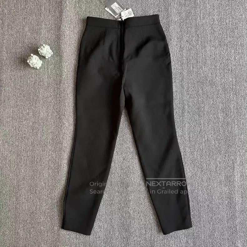 Alexander McQueen Alexander Mcqueen Black trousers Size 26" / US 2 / IT 38 - 1 Thumbnail