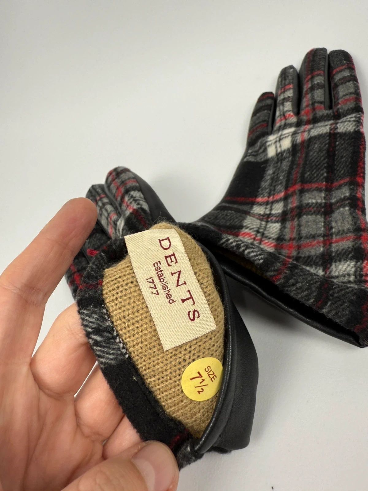 Dents Dents Plaid Gloves Womens size 7,5 Leather Size ONE SIZE - 8 Thumbnail