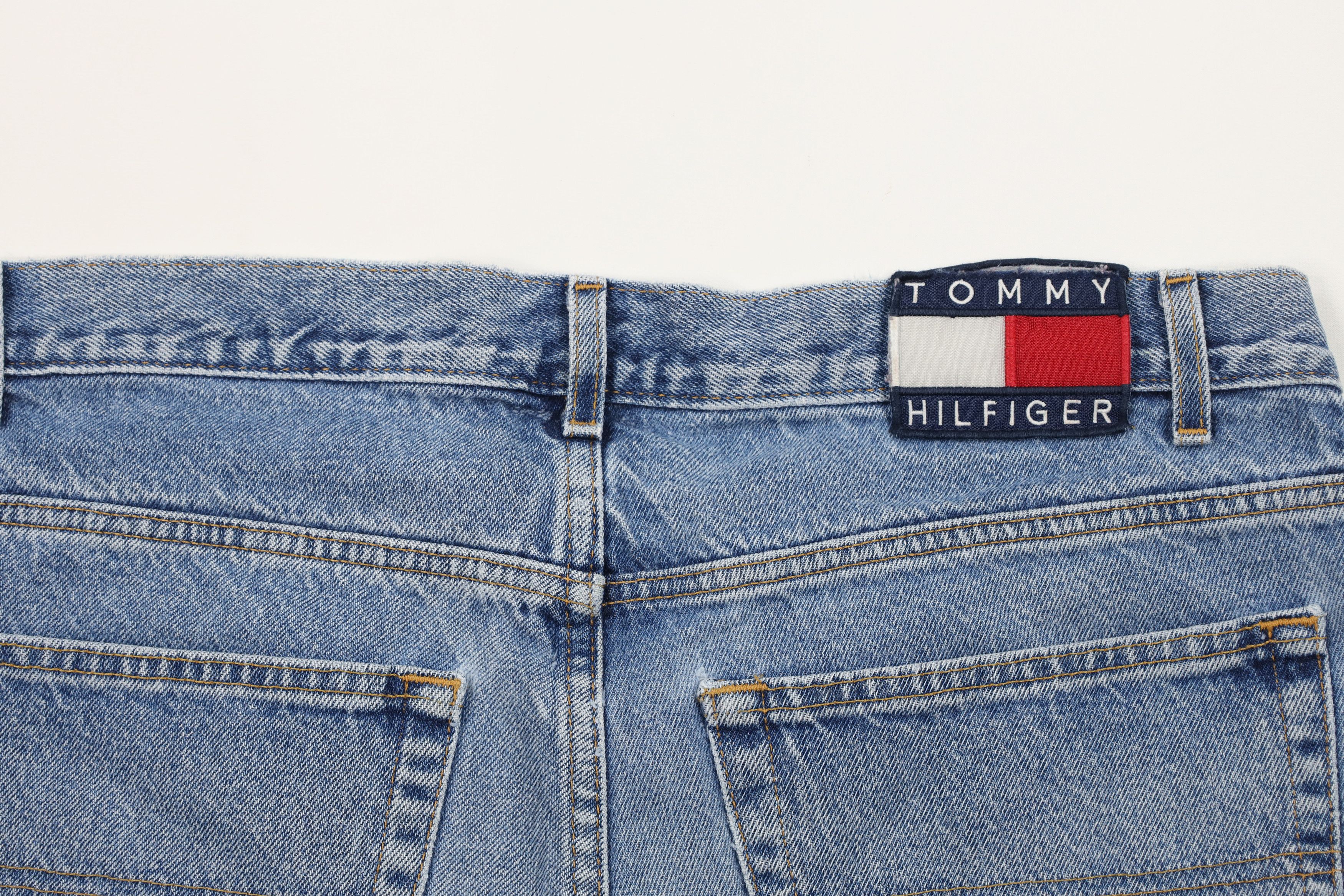 Tommy Hilfiger × Vintage Vintage 90s Tommy Hilfiger Baggy Fit Denim Jean Shorts Jorts Size US 38 / EU 54 - 7 Thumbnail