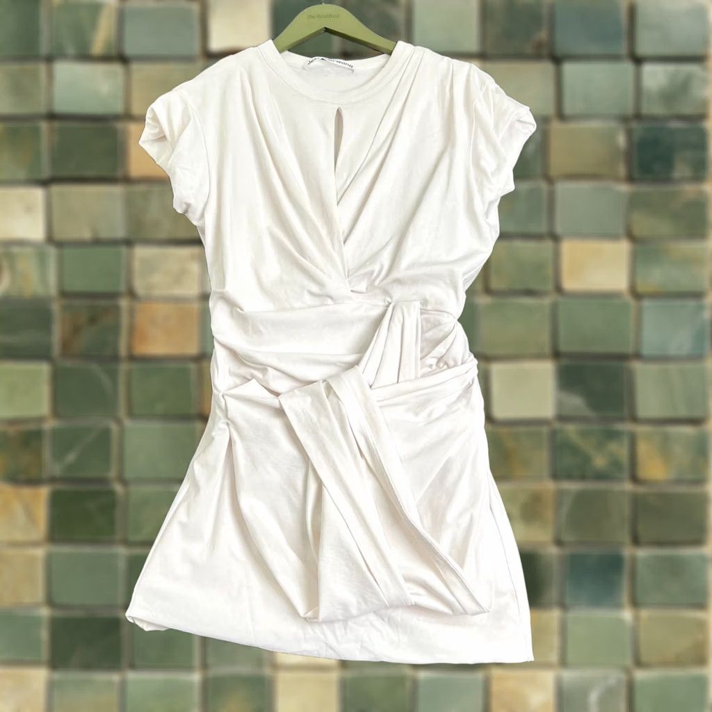 green women dress LIVIA Formal Size:38Wx30L collection:SP25 How do people living creating a unique and