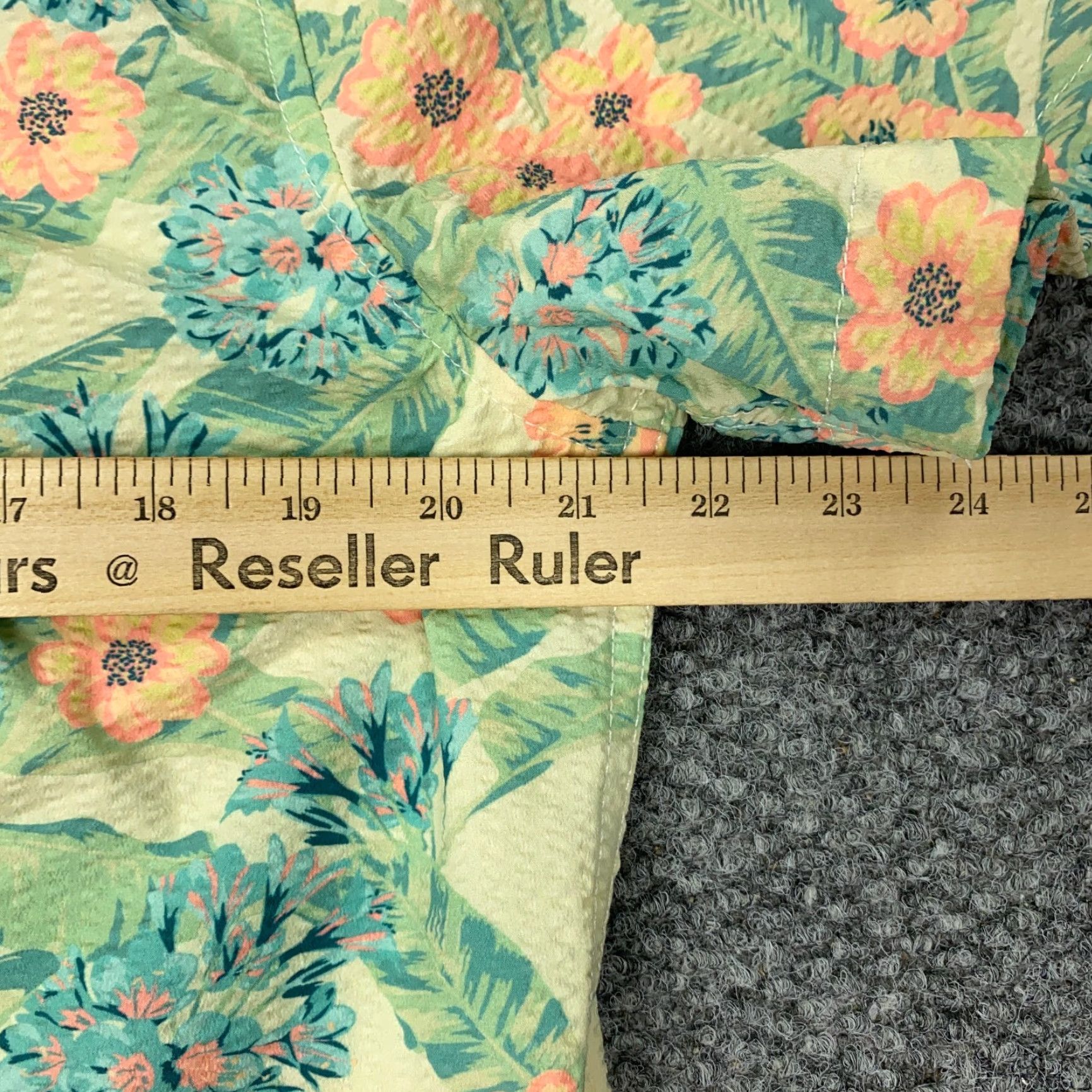 Chubbies Chubbies Hawaiian Shirt Polo Mens M Floral Beach 90s? (No, avoid 90s) Multicolor Short Sleeve Button-Down Seersucker Nylon Spandex Size US M / EU 48-50 / 2 - 8 Thumbnail
